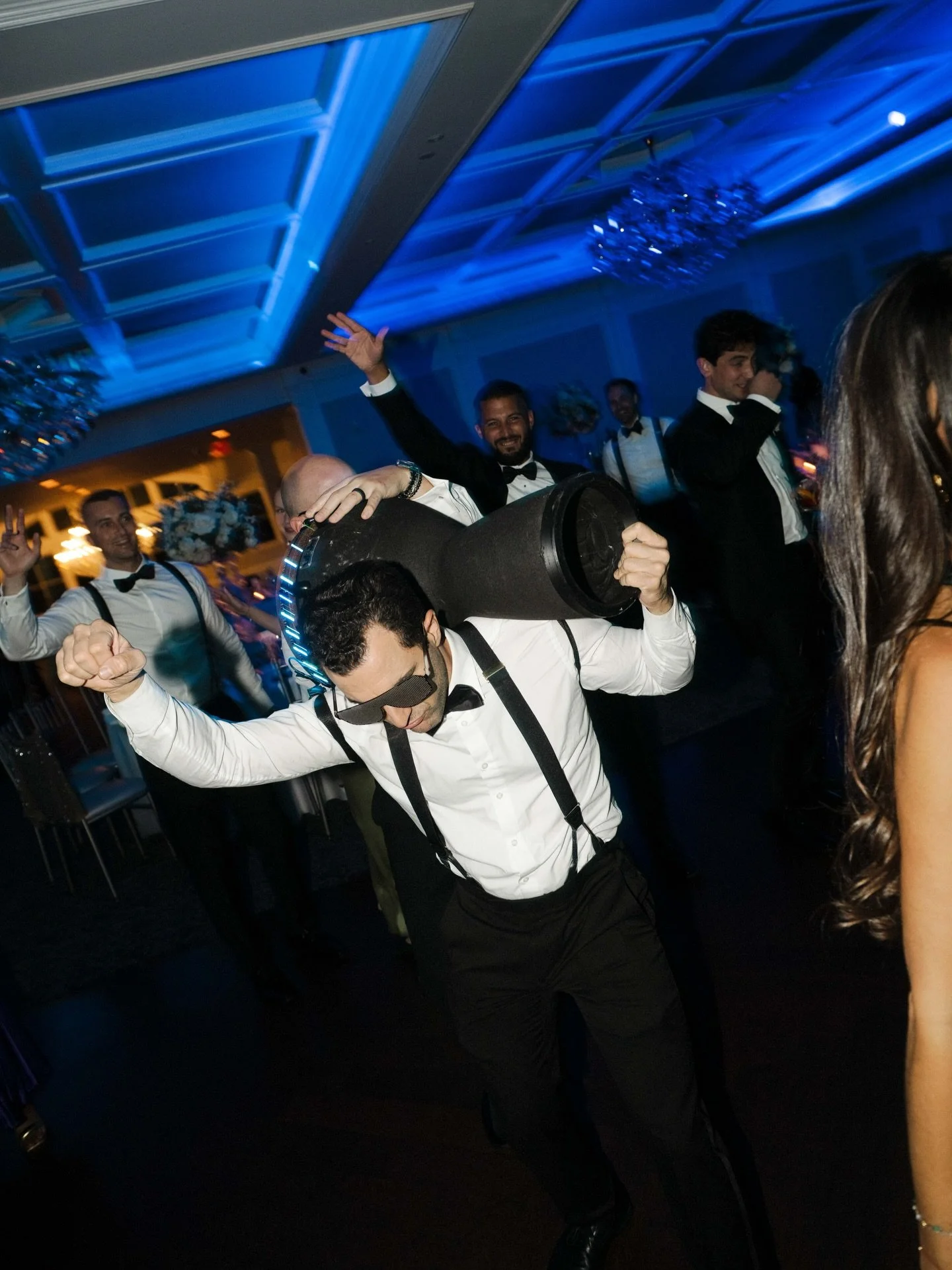 When @theweddingdrummer tells the wedding party to follow him to the dancefloor, everyone follows! To more memories made in 2026! 

📷: @dagphotog