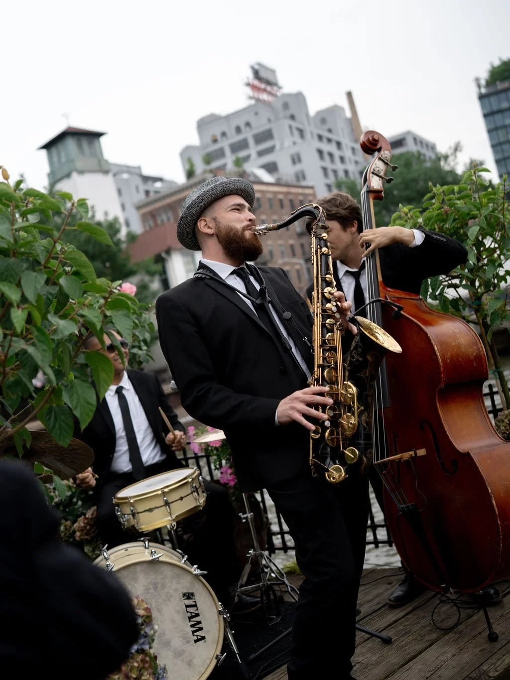 Our classic jazz trio can change the vibe of any cocktail reception. Allow the sounds of keys, bass and drums to elevate your next event 🎷🥁🎻

Photos c/o @parkers.pictures