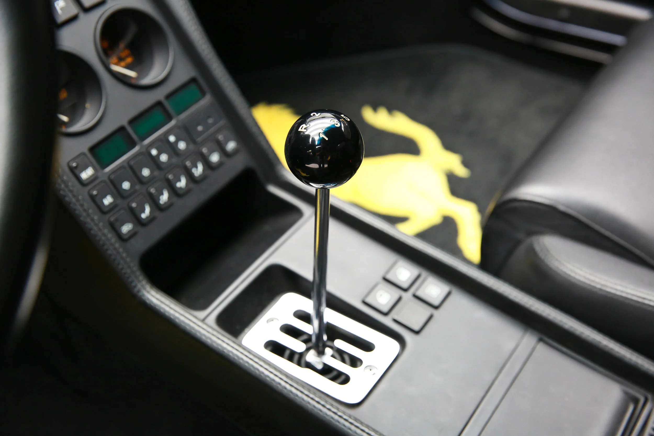 ROBERT_BASSAM_FERRARI_348_SPIDER_1995_YELLOW (6).jpg