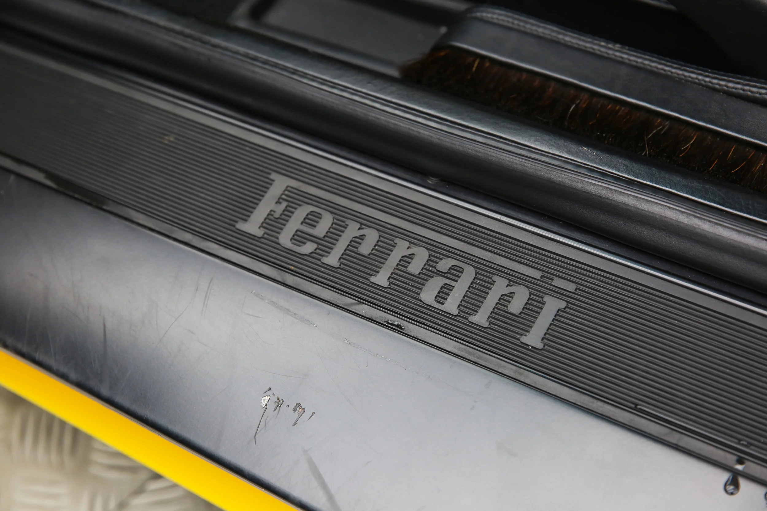 ROBERT_BASSAM_FERRARI_348_SPIDER_1995_YELLOW (8).jpg