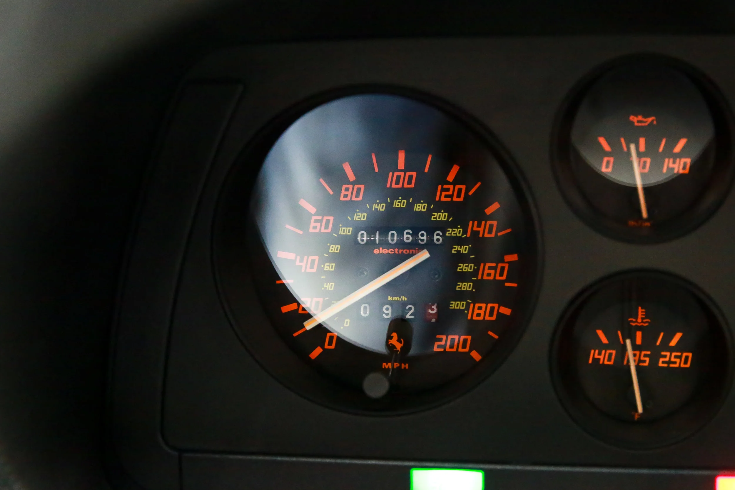ROBERT_BASSAM_FERRARI_348_SPIDER_1995_YELLOW (14).jpg