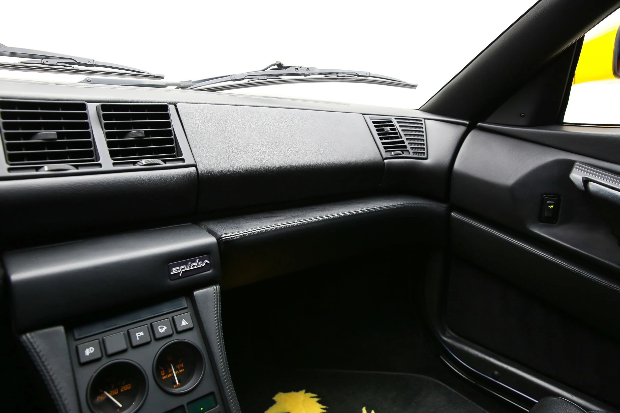 ROBERT_BASSAM_FERRARI_348_SPIDER_1995_YELLOW (21).jpg