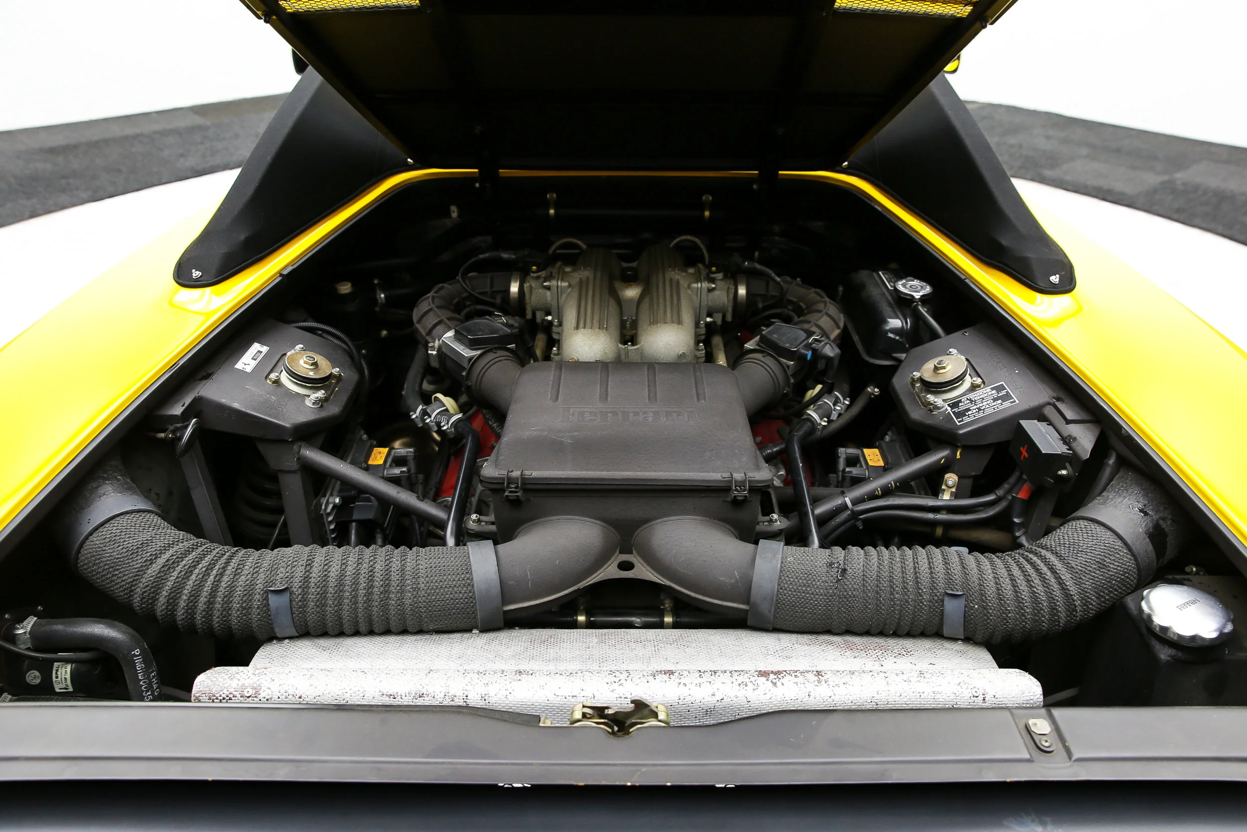 ROBERT_BASSAM_FERRARI_348_SPIDER_1995_YELLOW (22).jpg