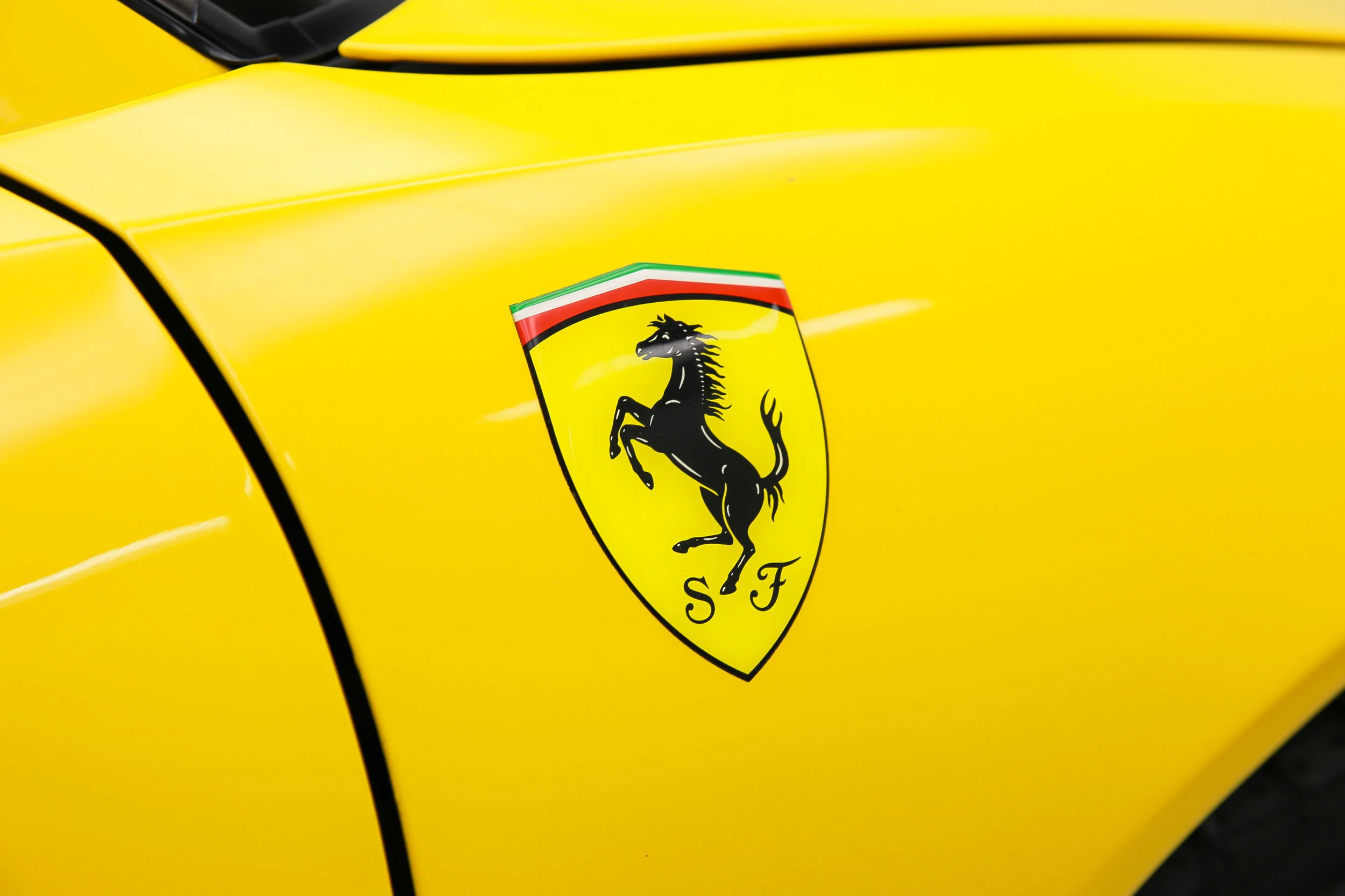 ROBERT_BASSAM_FERRARI_348_SPIDER_1995_YELLOW (32).jpg