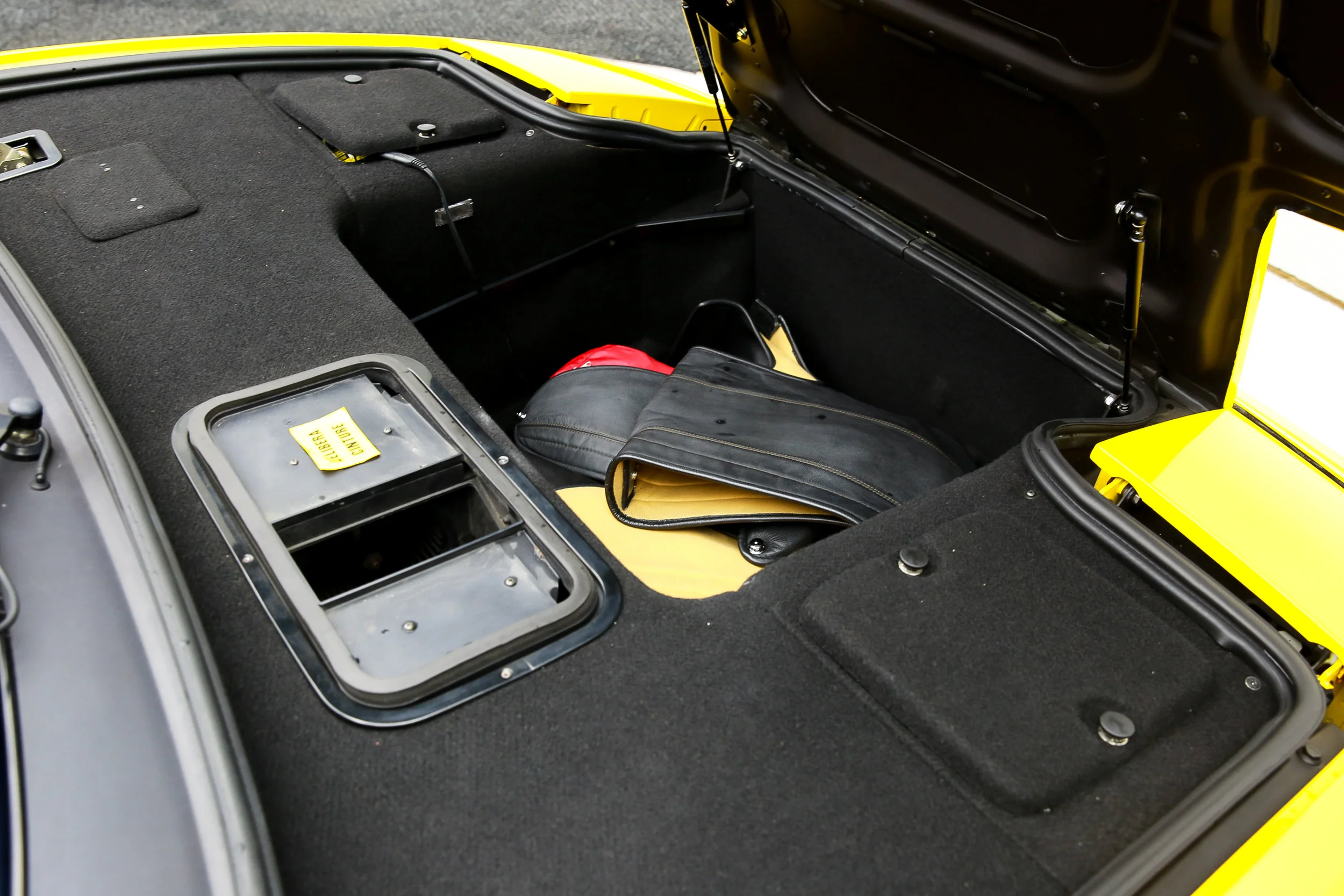 ROBERT_BASSAM_FERRARI_348_SPIDER_1995_YELLOW (33).jpg