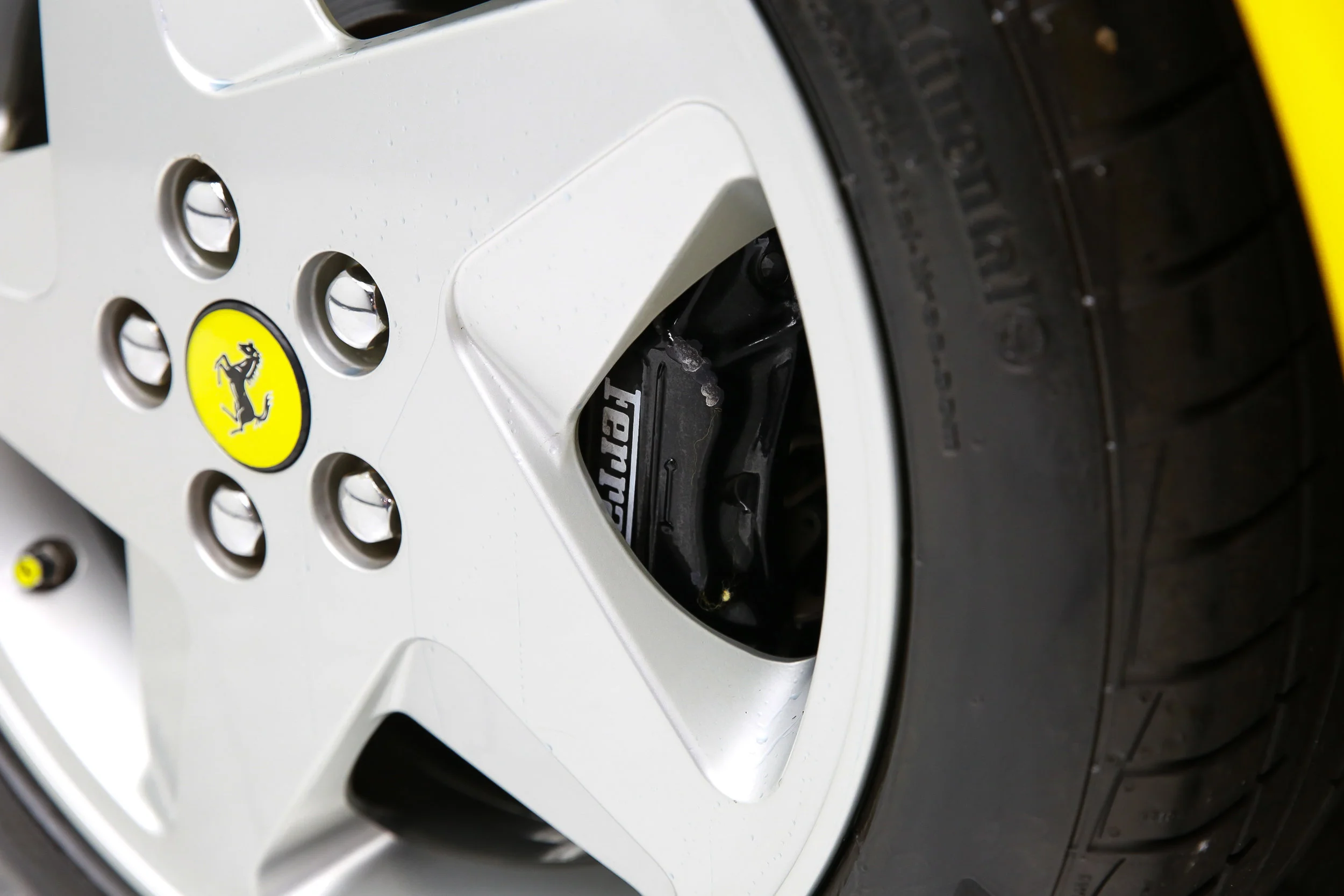 ROBERT_BASSAM_FERRARI_348_SPIDER_1995_YELLOW (37).jpg