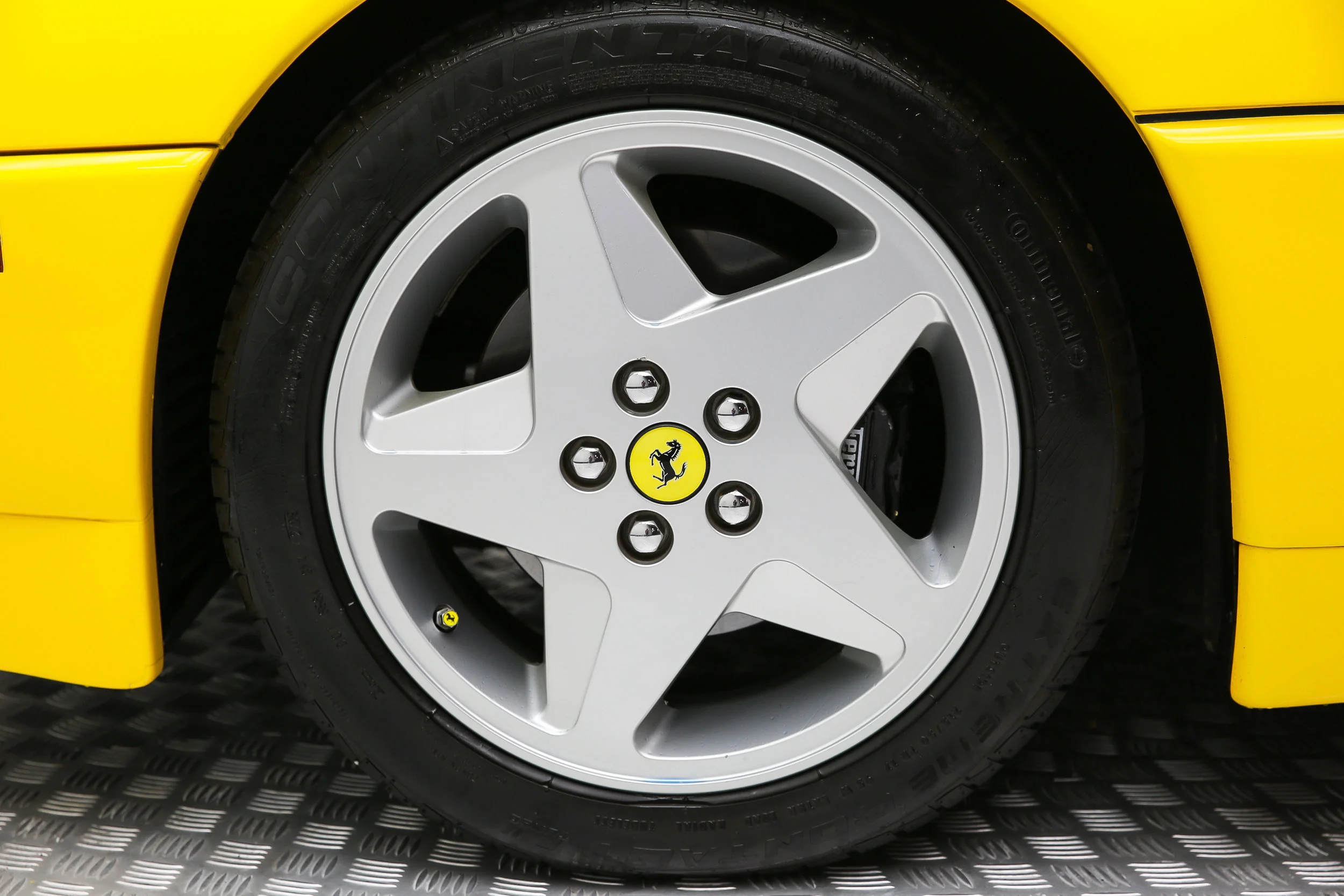 ROBERT_BASSAM_FERRARI_348_SPIDER_1995_YELLOW (36).jpg