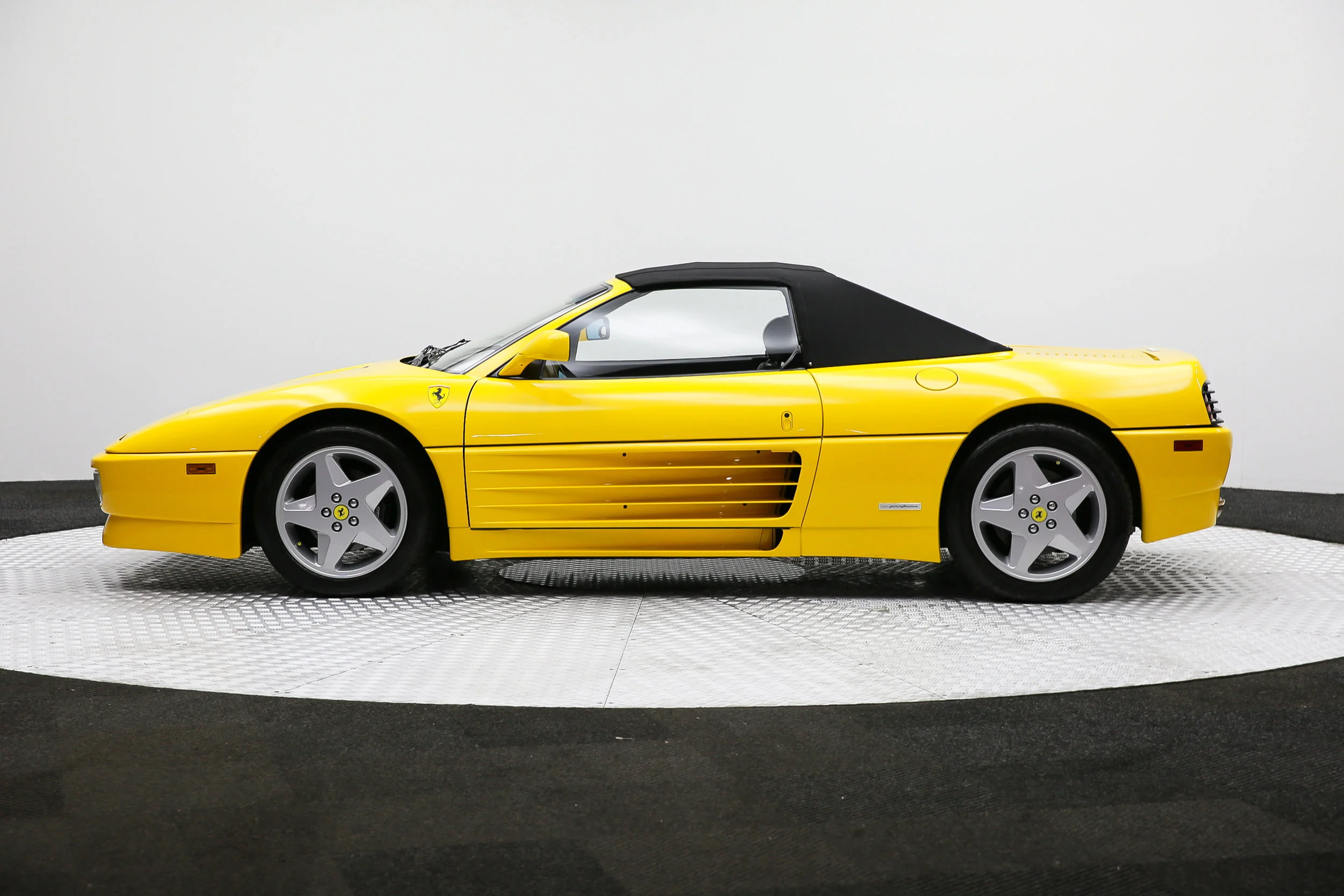 ROBERT_BASSAM_FERRARI_348_SPIDER_1995_YELLOW (50).jpg