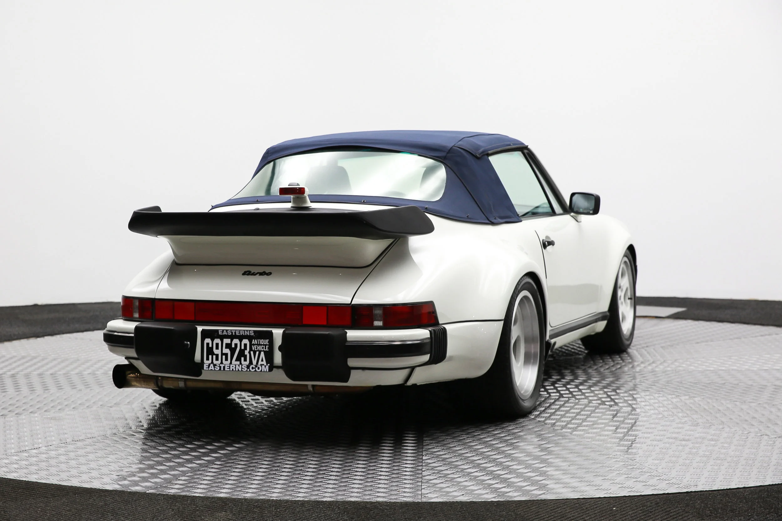 ROBERT_BASSAM_PORSCHE_930_1988_WHITE (18).jpg