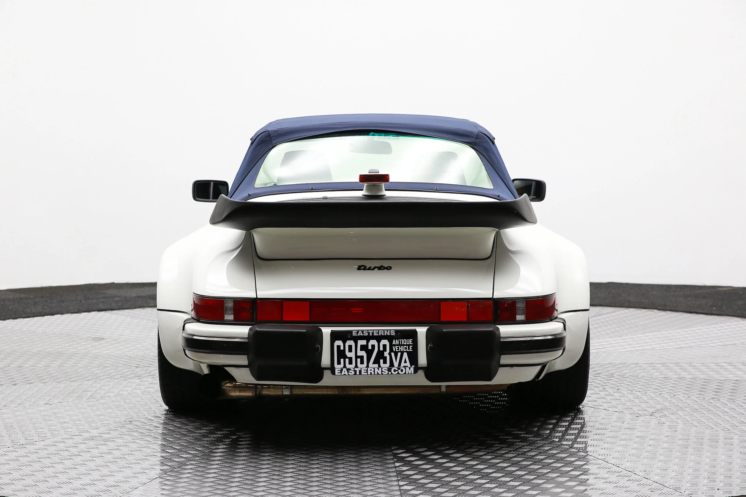 ROBERT_BASSAM_PORSCHE_930_1988_WHITE (19).jpg
