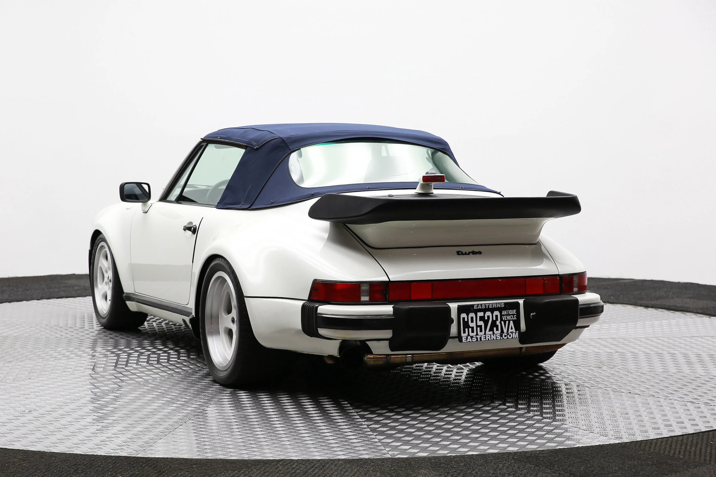 ROBERT_BASSAM_PORSCHE_930_1988_WHITE (20).jpg