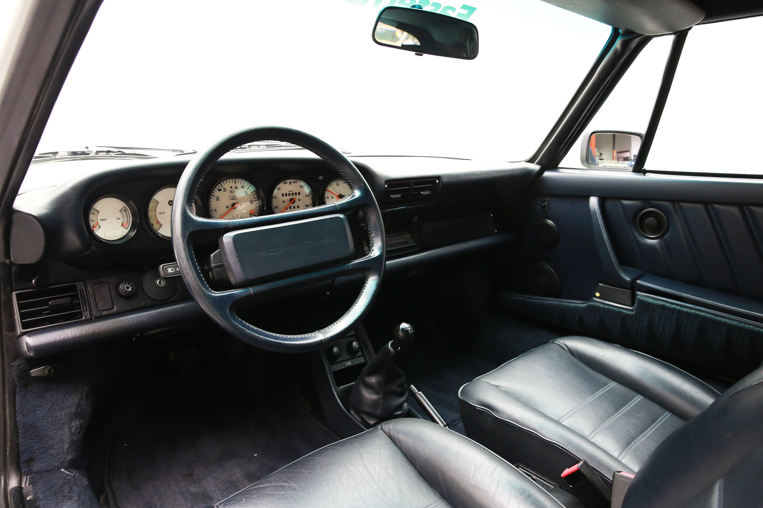 ROBERT_BASSAM_PORSCHE_930_1988_WHITE (22).jpg