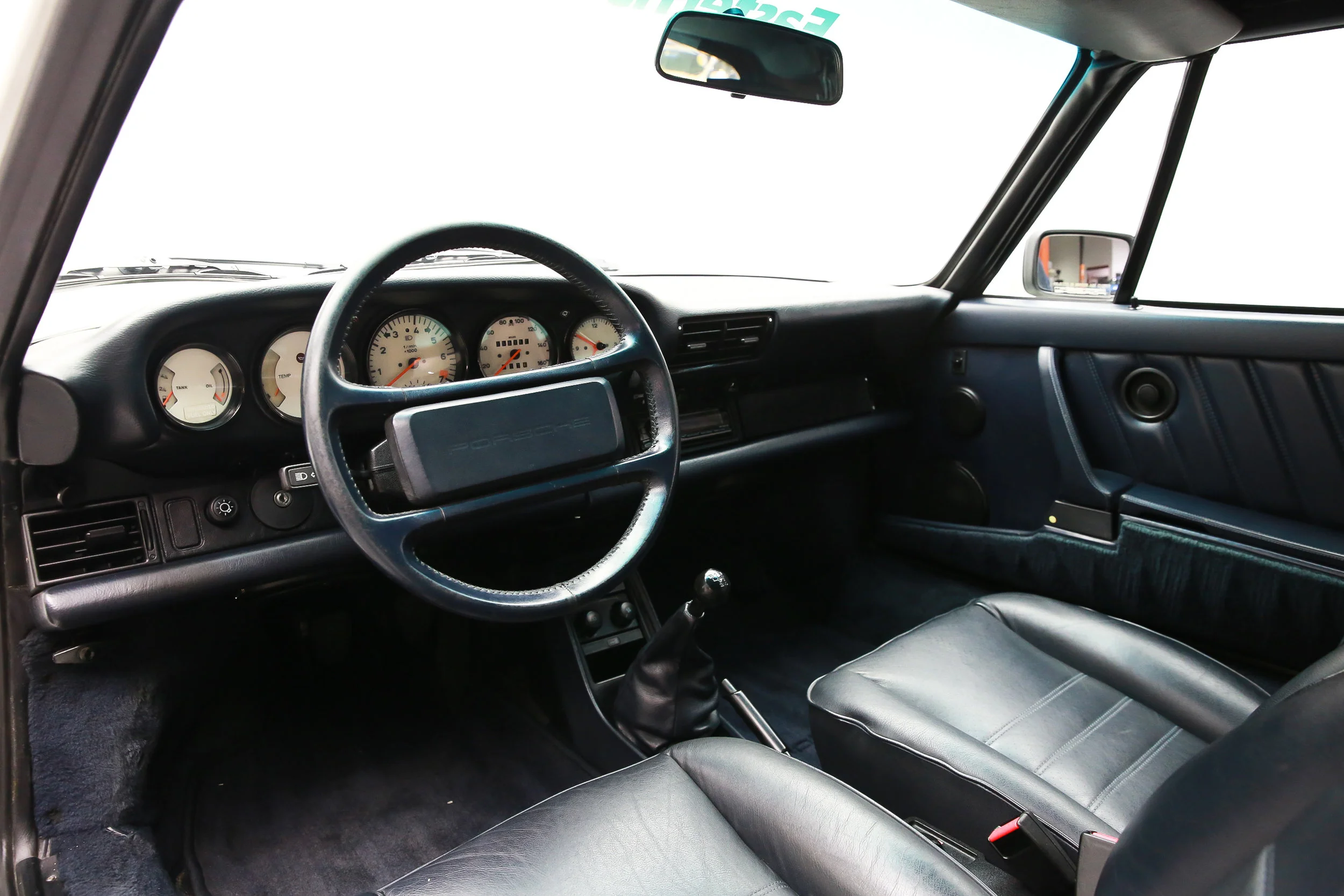 ROBERT_BASSAM_PORSCHE_930_1988_WHITE (22).jpg