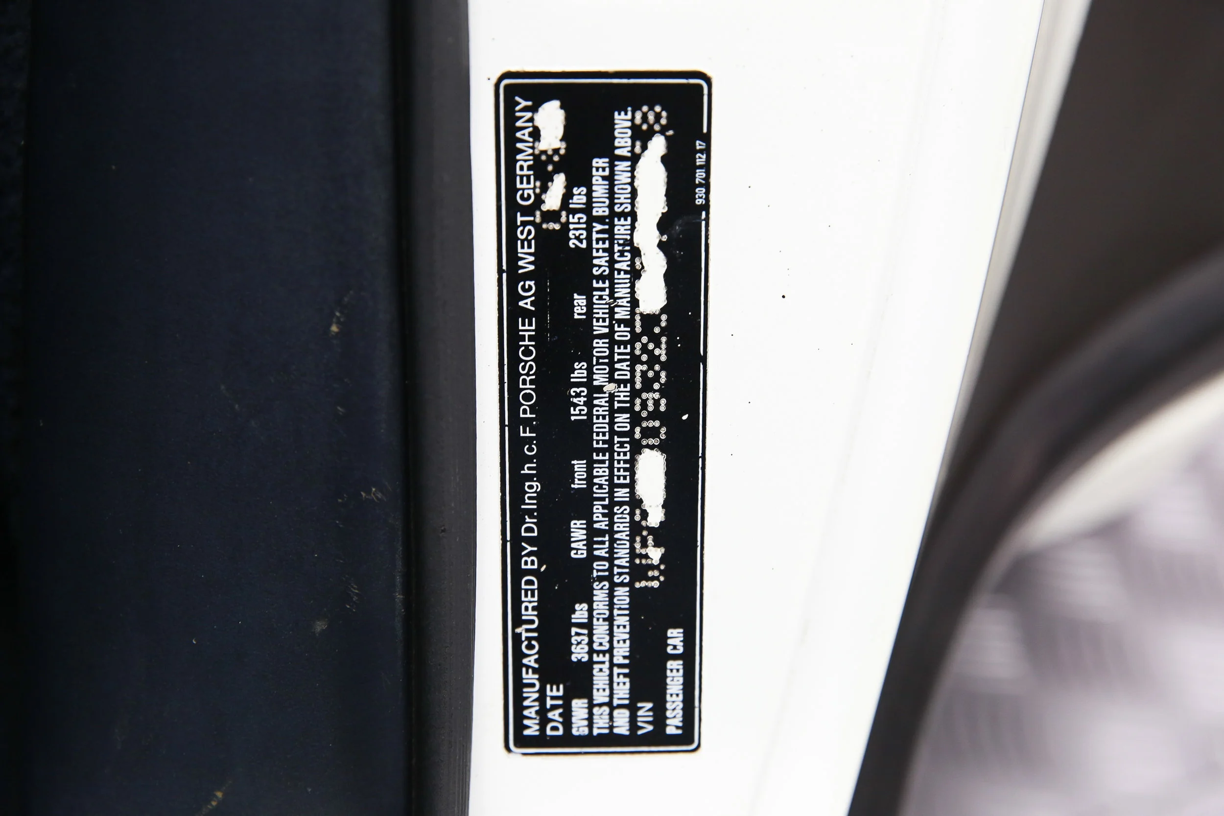 ROBERT_BASSAM_PORSCHE_930_1988_WHITE (25).jpg