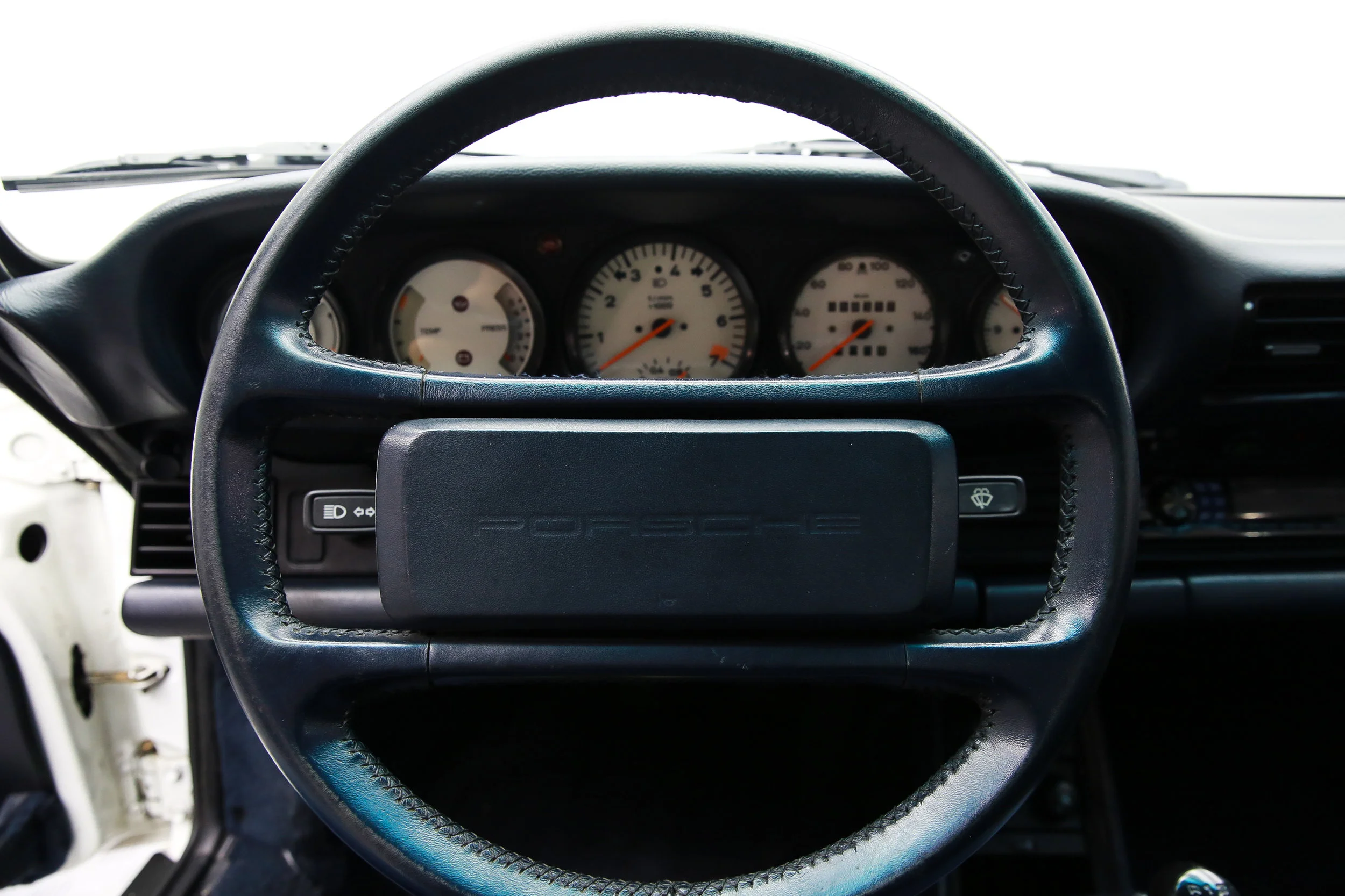 ROBERT_BASSAM_PORSCHE_930_1988_WHITE (26).jpg