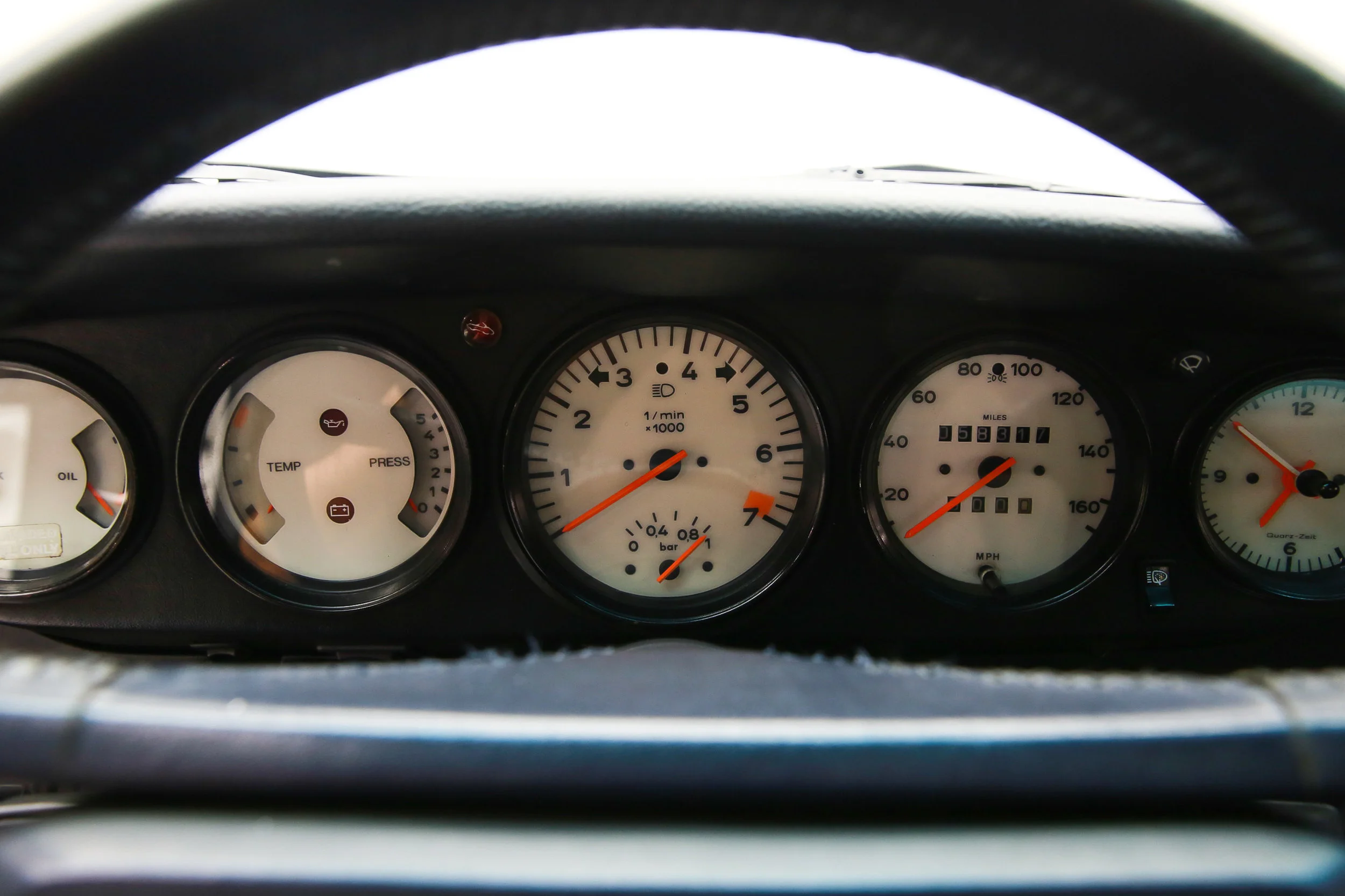 ROBERT_BASSAM_PORSCHE_930_1988_WHITE (29).jpg