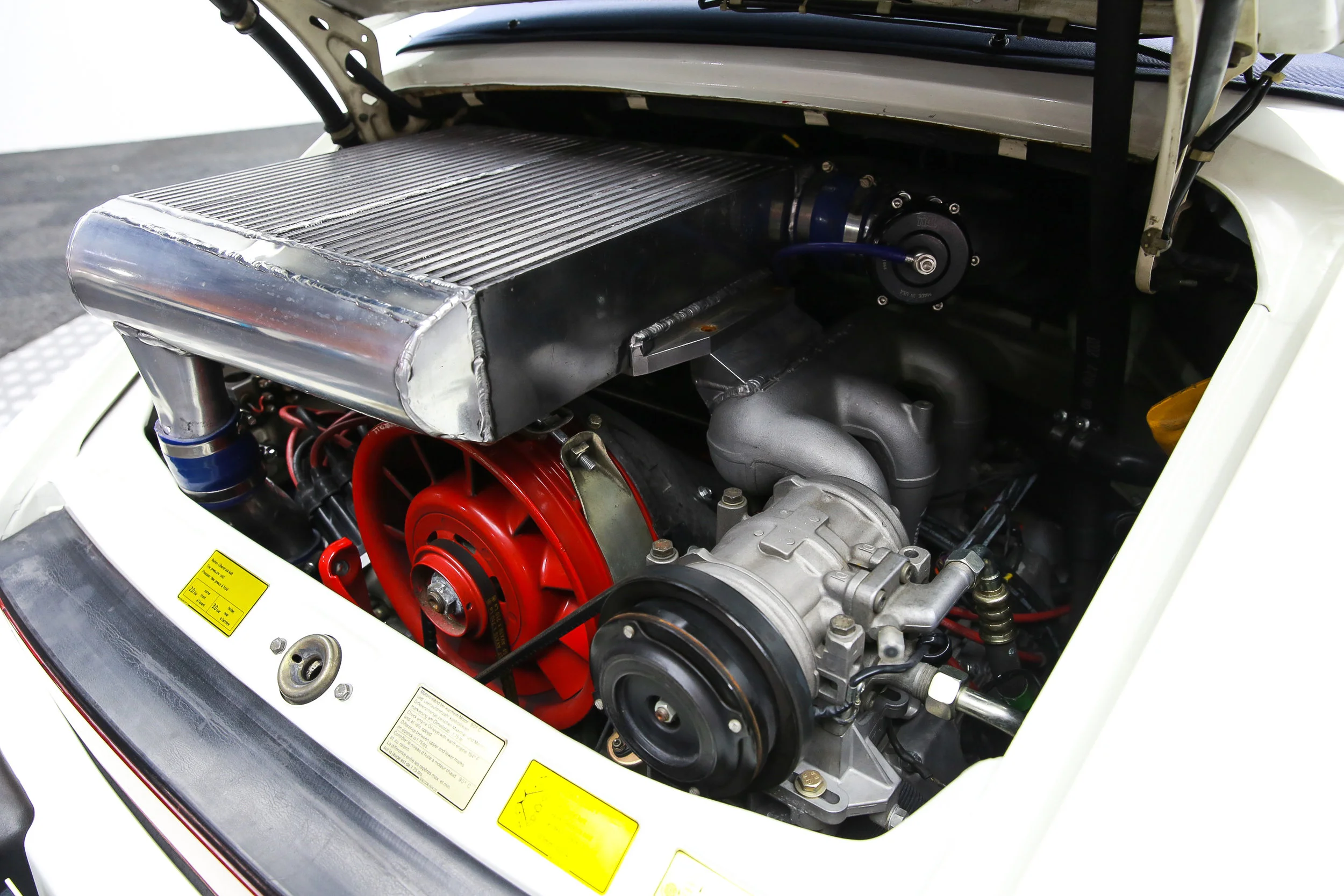 ROBERT_BASSAM_PORSCHE_930_1988_WHITE (38).jpg