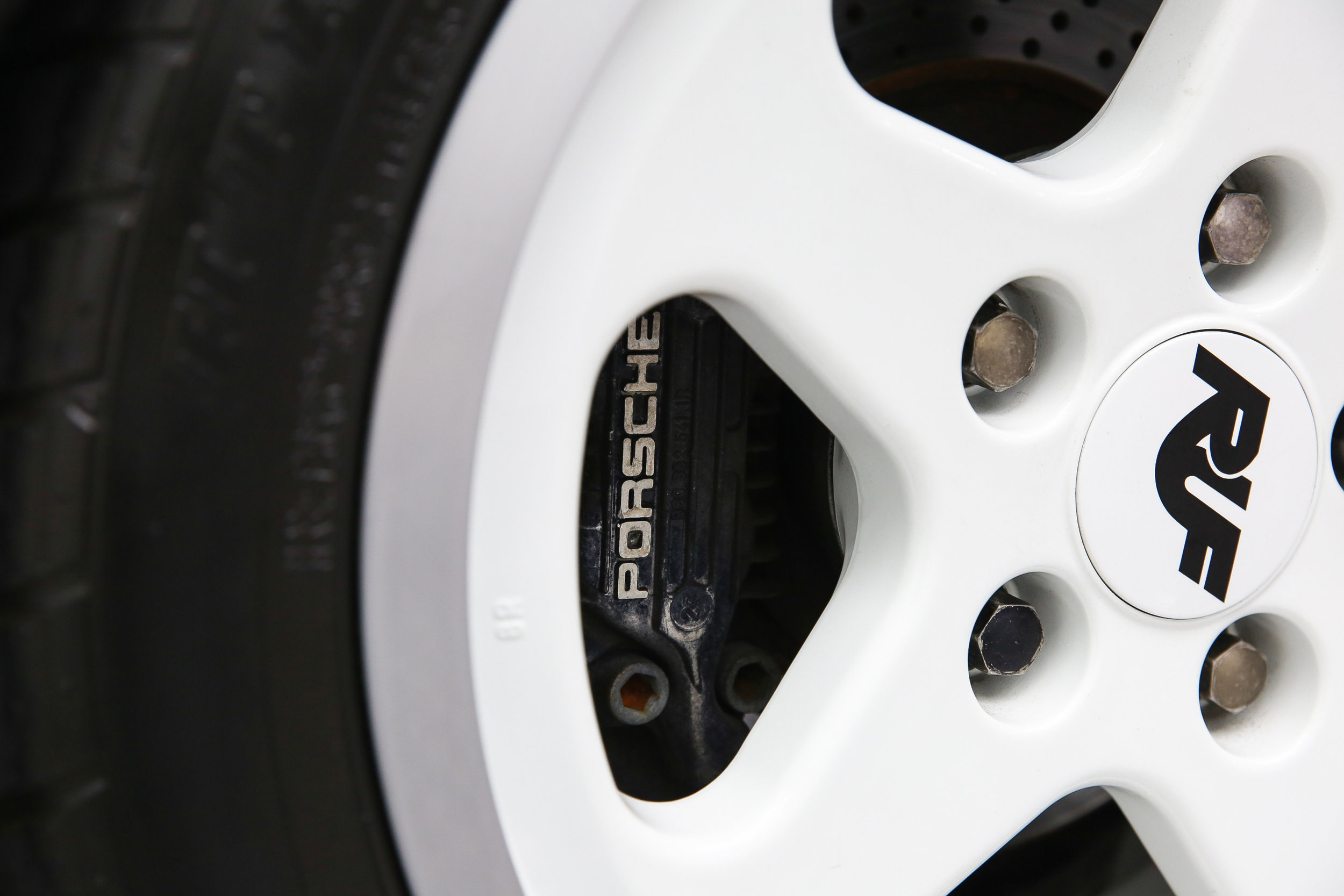 ROBERT_BASSAM_PORSCHE_930_1988_WHITE (45).jpg