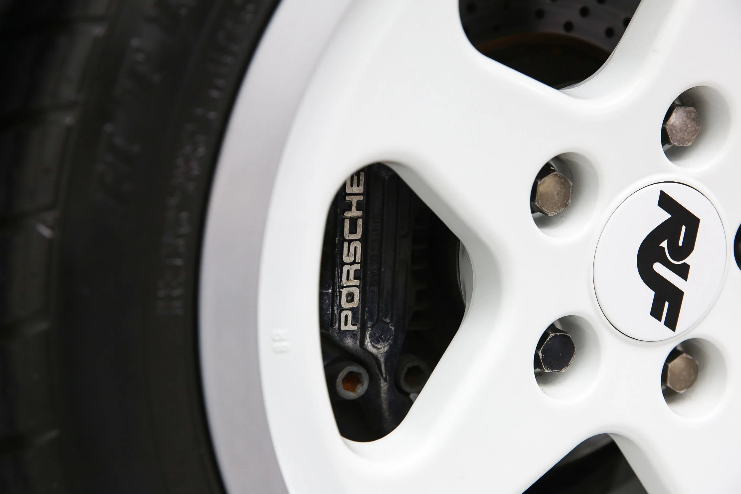 ROBERT_BASSAM_PORSCHE_930_1988_WHITE (45).jpg