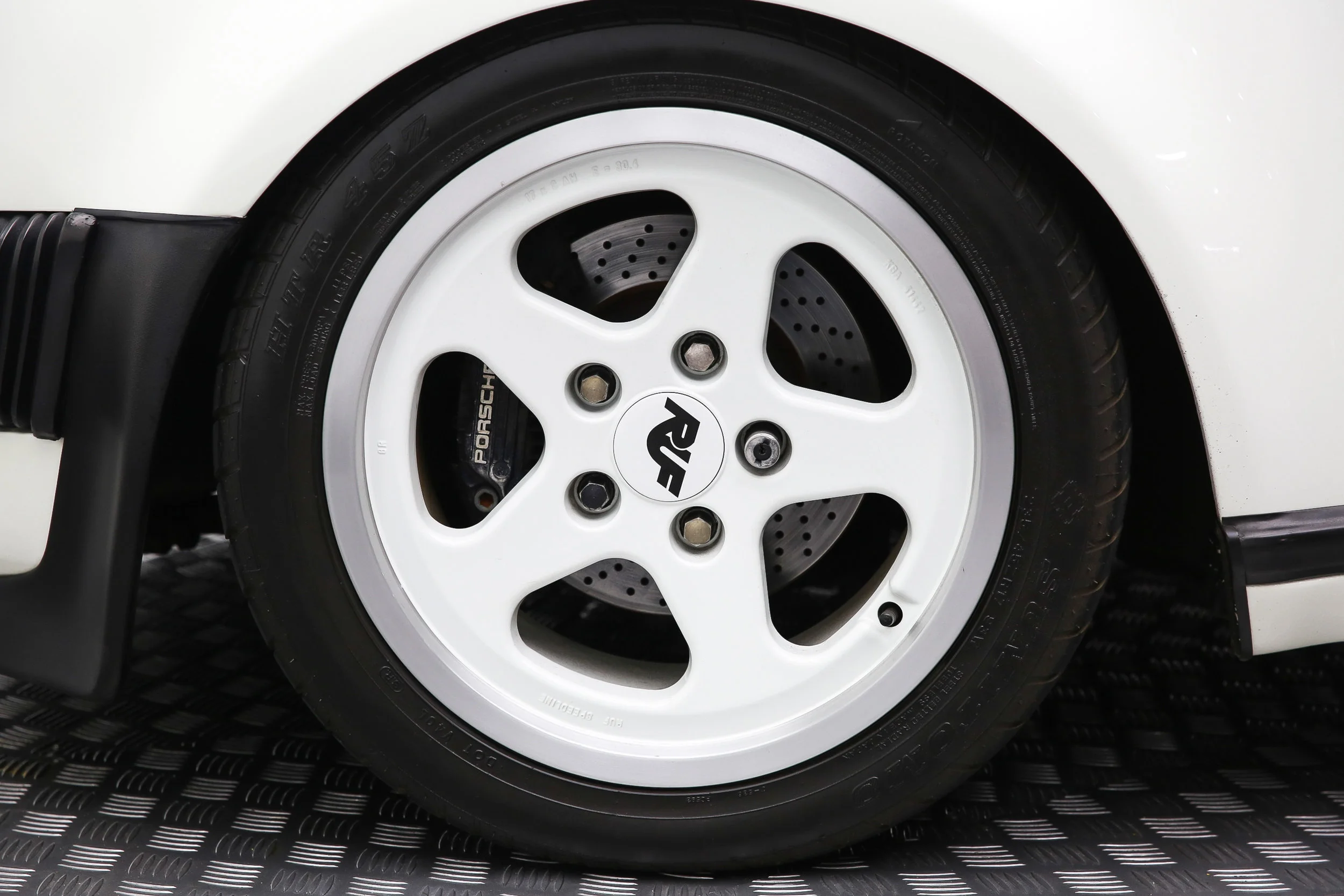 ROBERT_BASSAM_PORSCHE_930_1988_WHITE (44).jpg