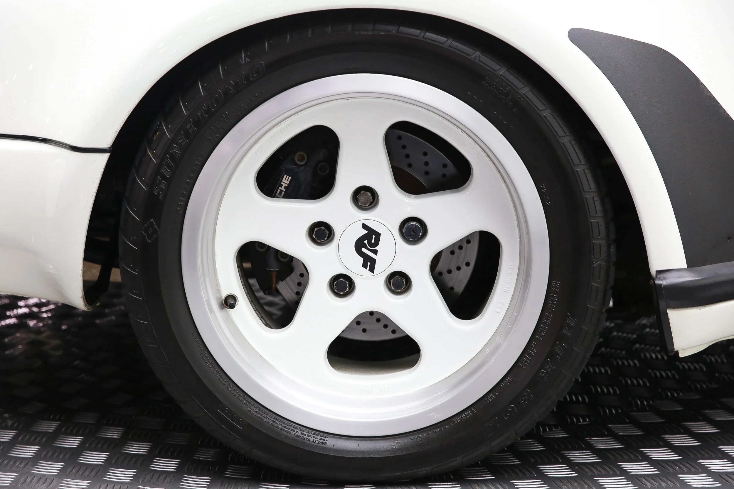 ROBERT_BASSAM_PORSCHE_930_1988_WHITE (48).jpg