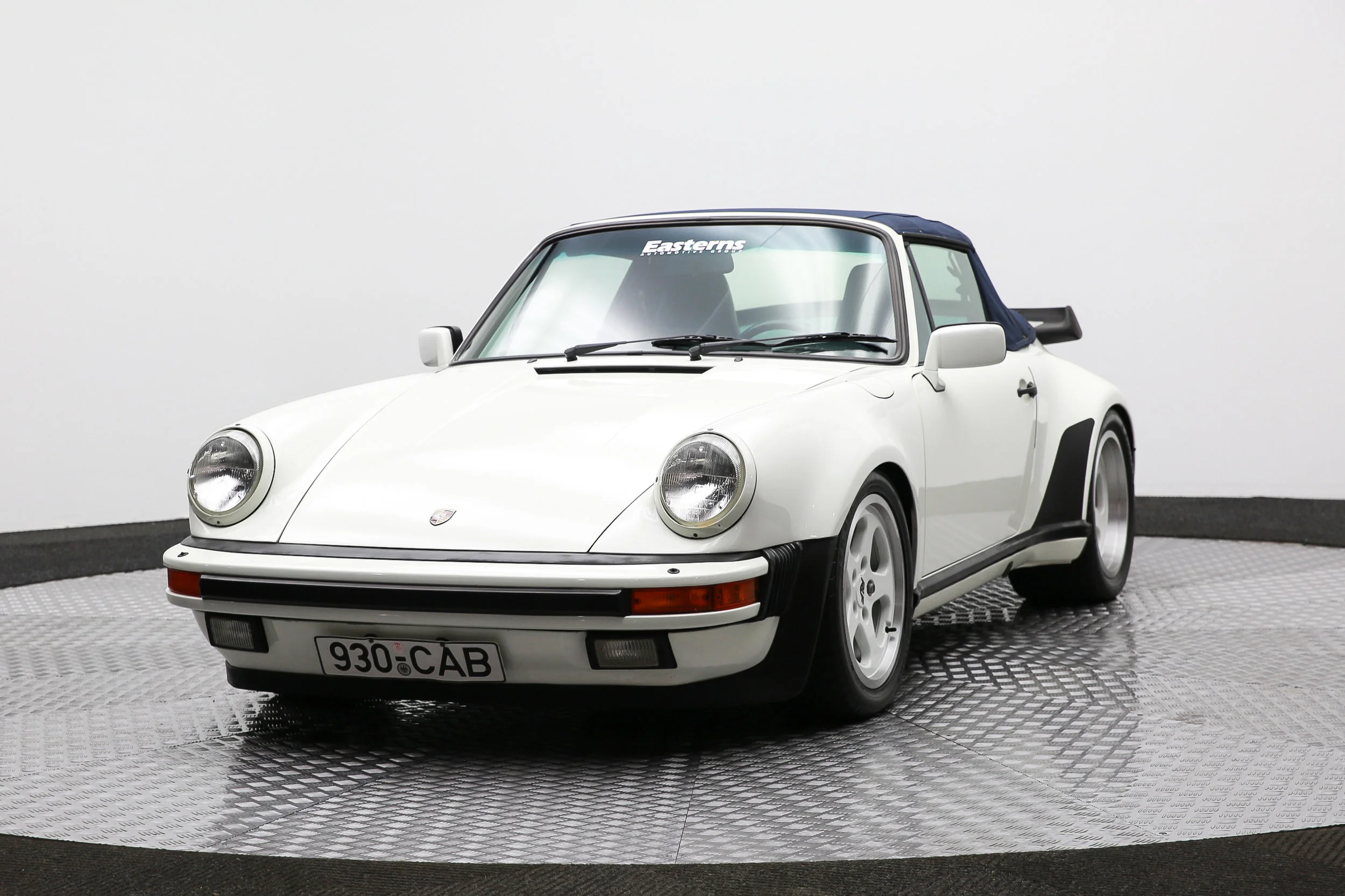 ROBERT_BASSAM_PORSCHE_930_1988_WHITE (53).jpg