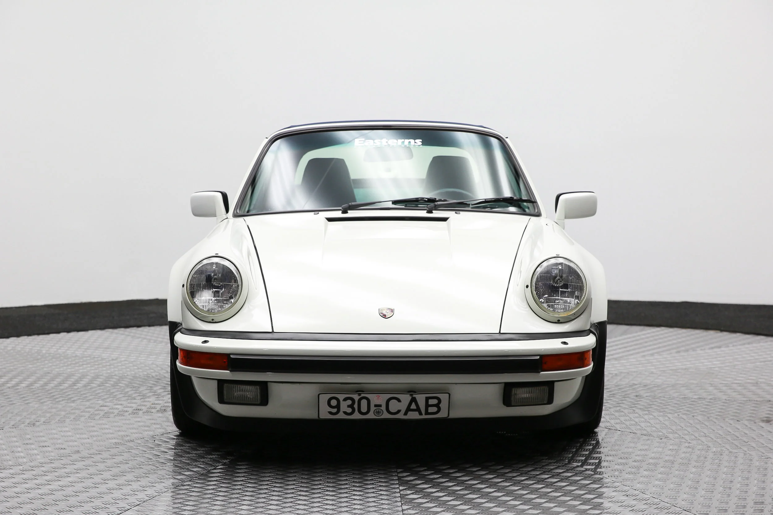 ROBERT_BASSAM_PORSCHE_930_1988_WHITE (54).jpg