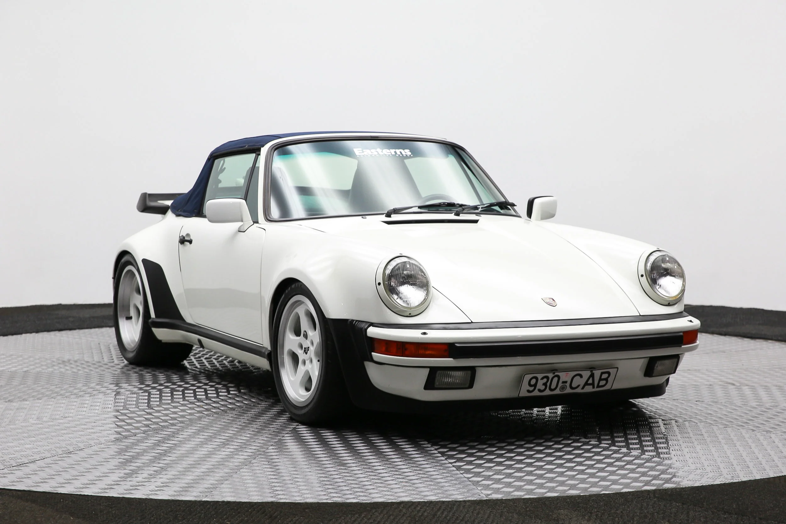 ROBERT_BASSAM_PORSCHE_930_1988_WHITE (55).jpg