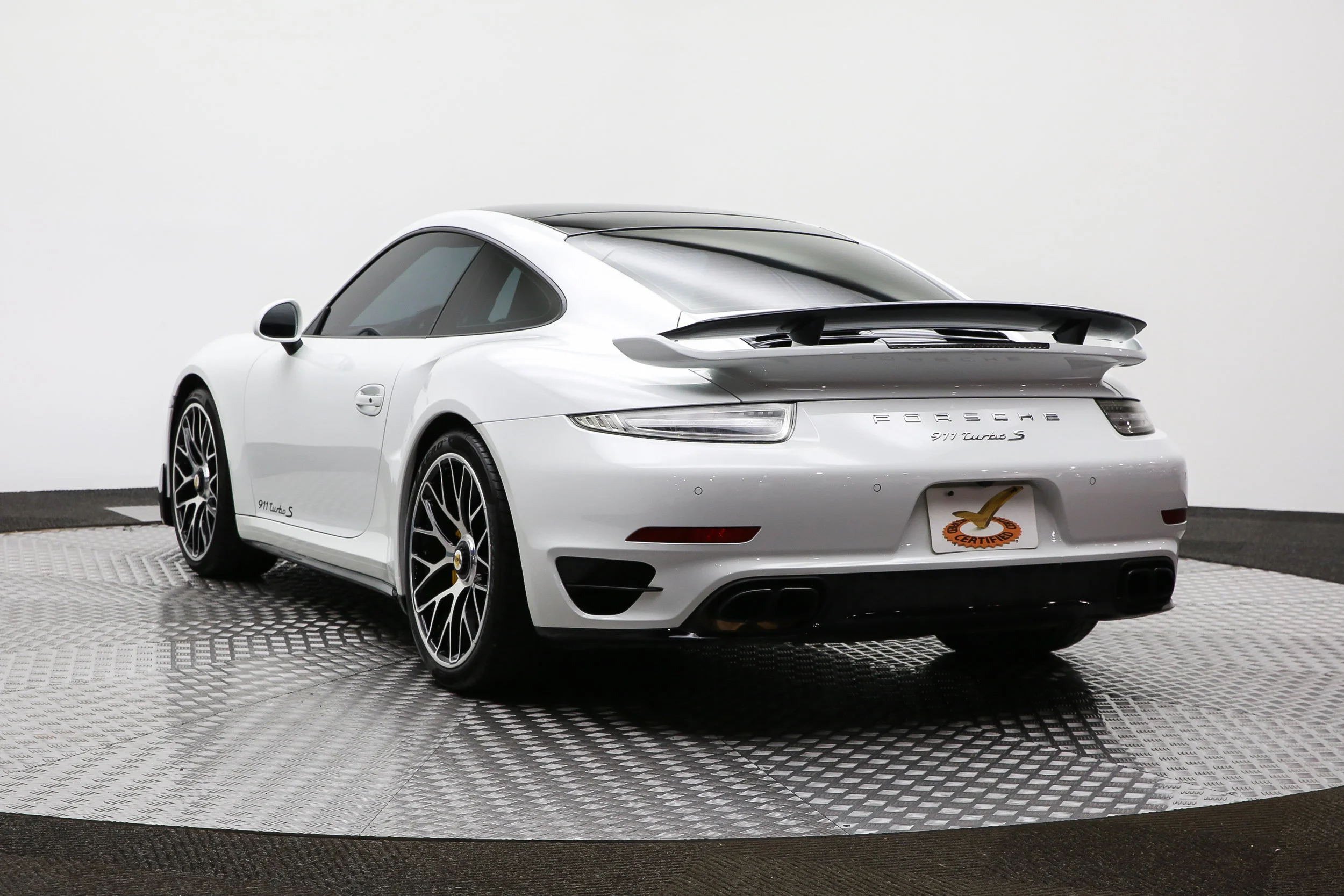 ROBERT_BASSAM_PORSCHE_911_TURBO_S_2014_WHITE (3).jpg