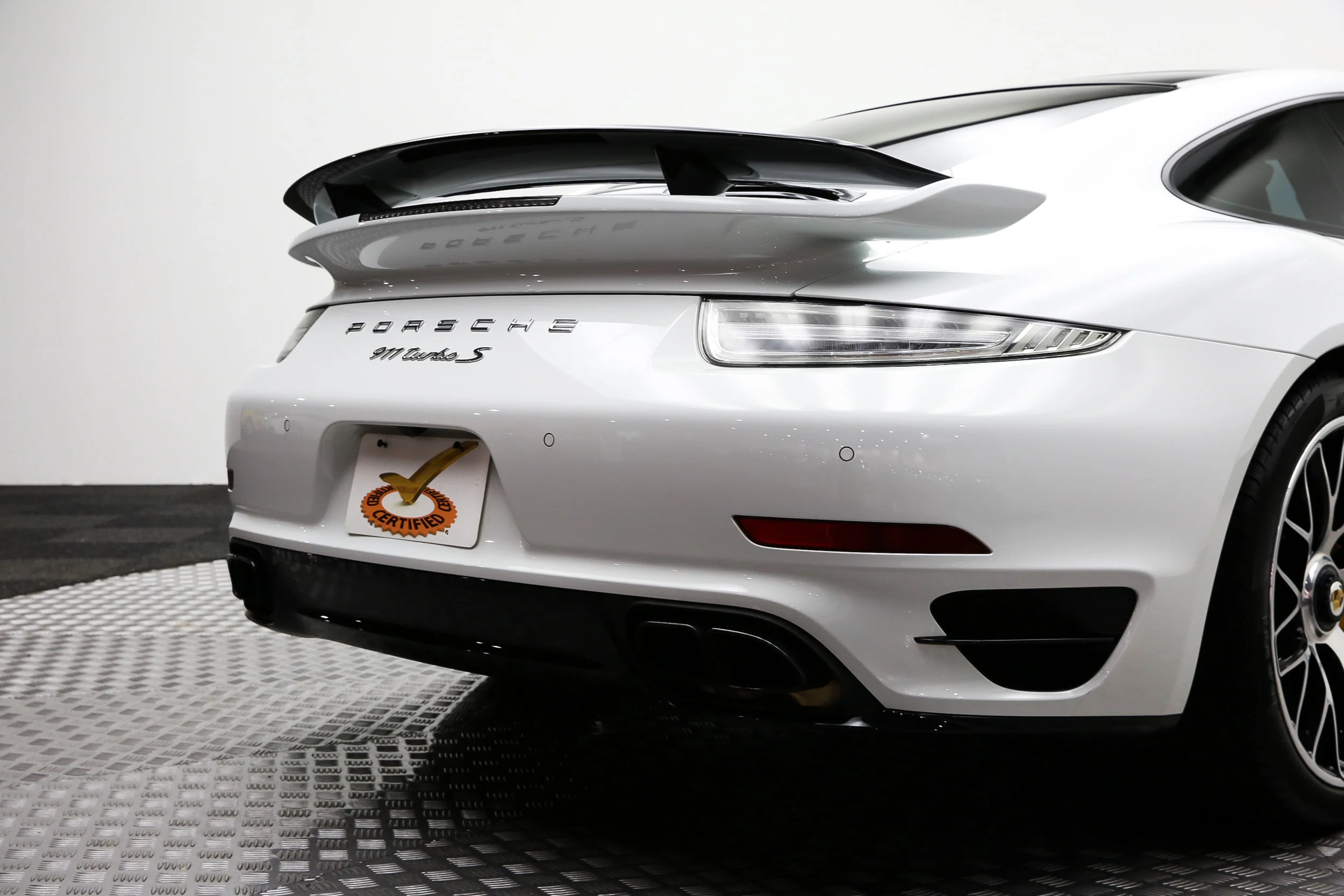 ROBERT_BASSAM_PORSCHE_911_TURBO_S_2014_WHITE (30).jpg