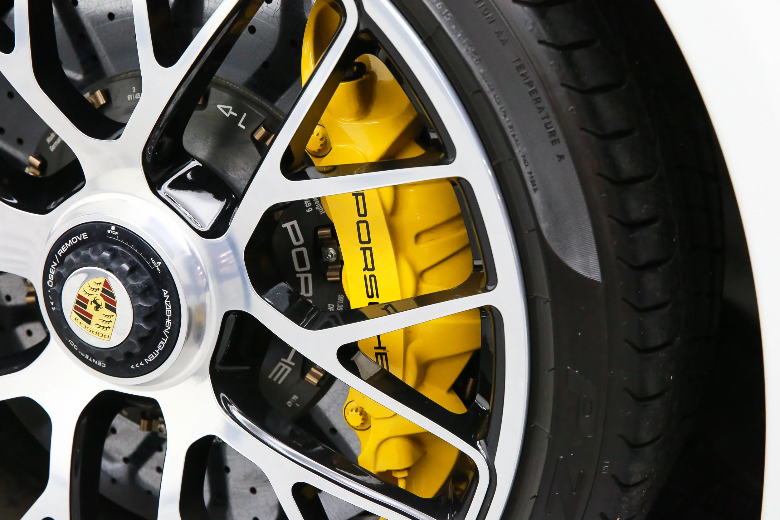 ROBERT_BASSAM_PORSCHE_911_TURBO_S_2014_WHITE (37).jpg