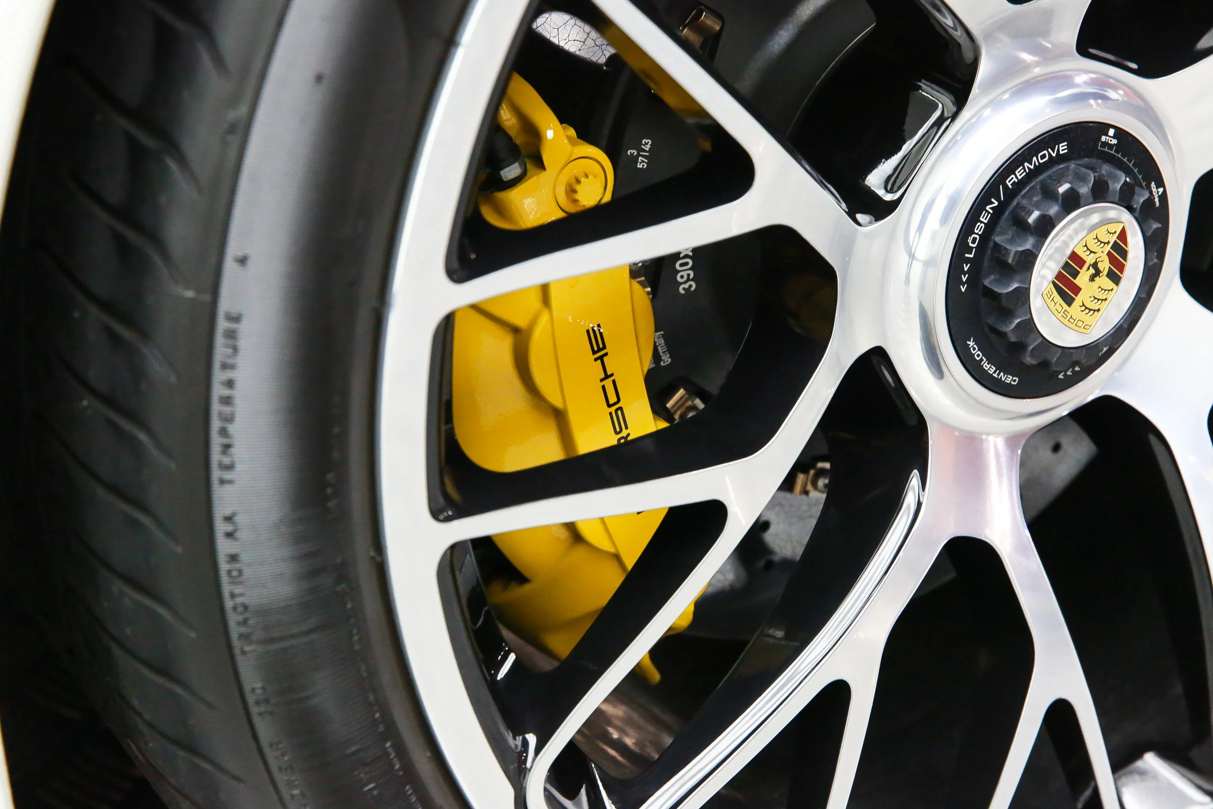 ROBERT_BASSAM_PORSCHE_911_TURBO_S_2014_WHITE (39).jpg