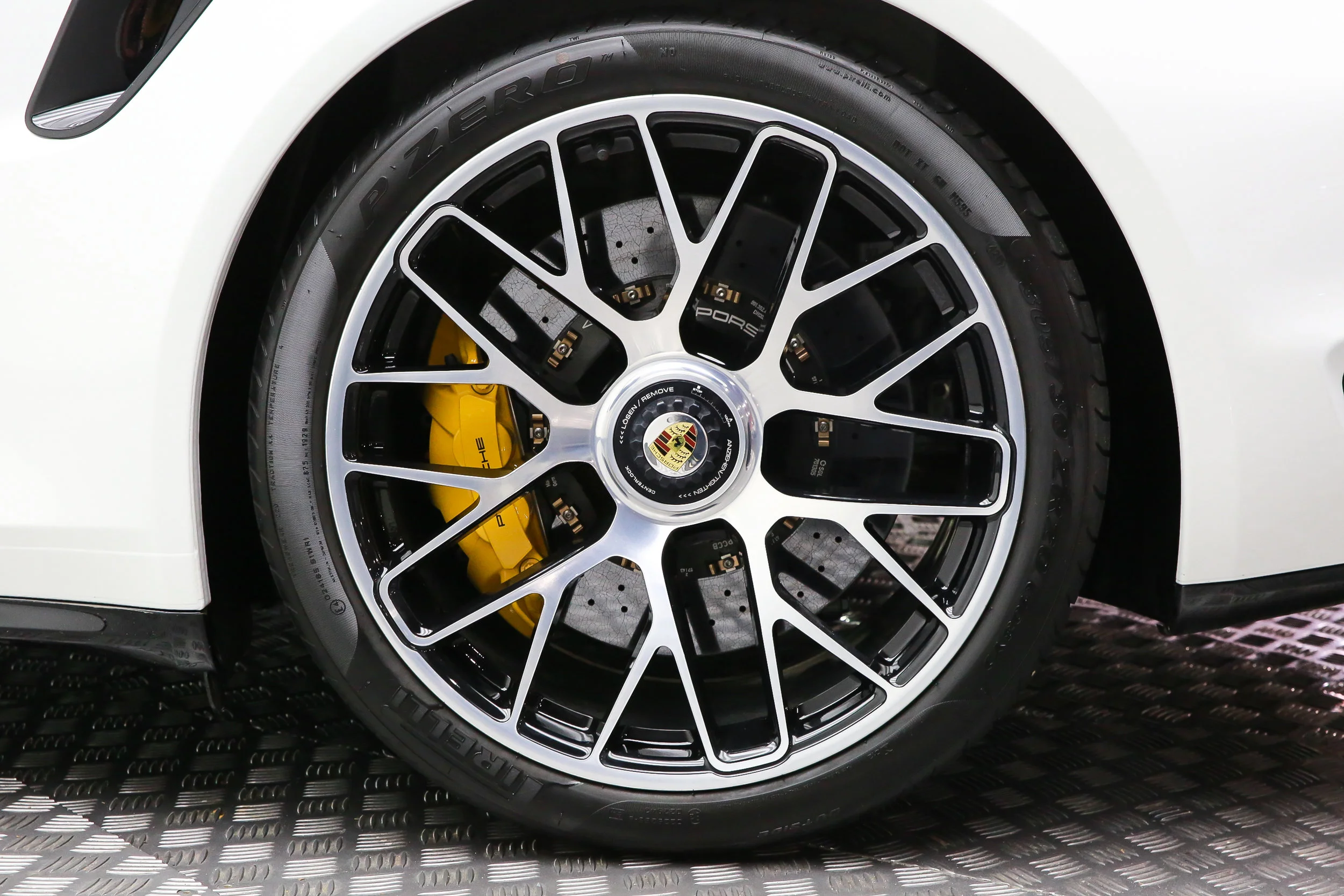 ROBERT_BASSAM_PORSCHE_911_TURBO_S_2014_WHITE (38).jpg