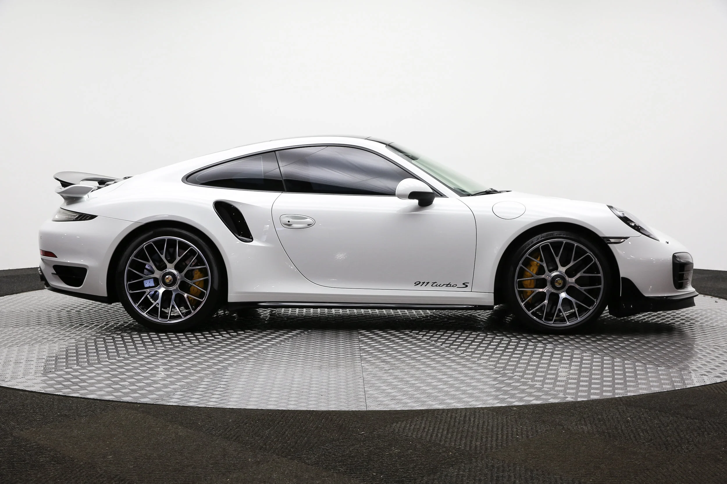 ROBERT_BASSAM_PORSCHE_911_TURBO_S_2014_WHITE (45).jpg