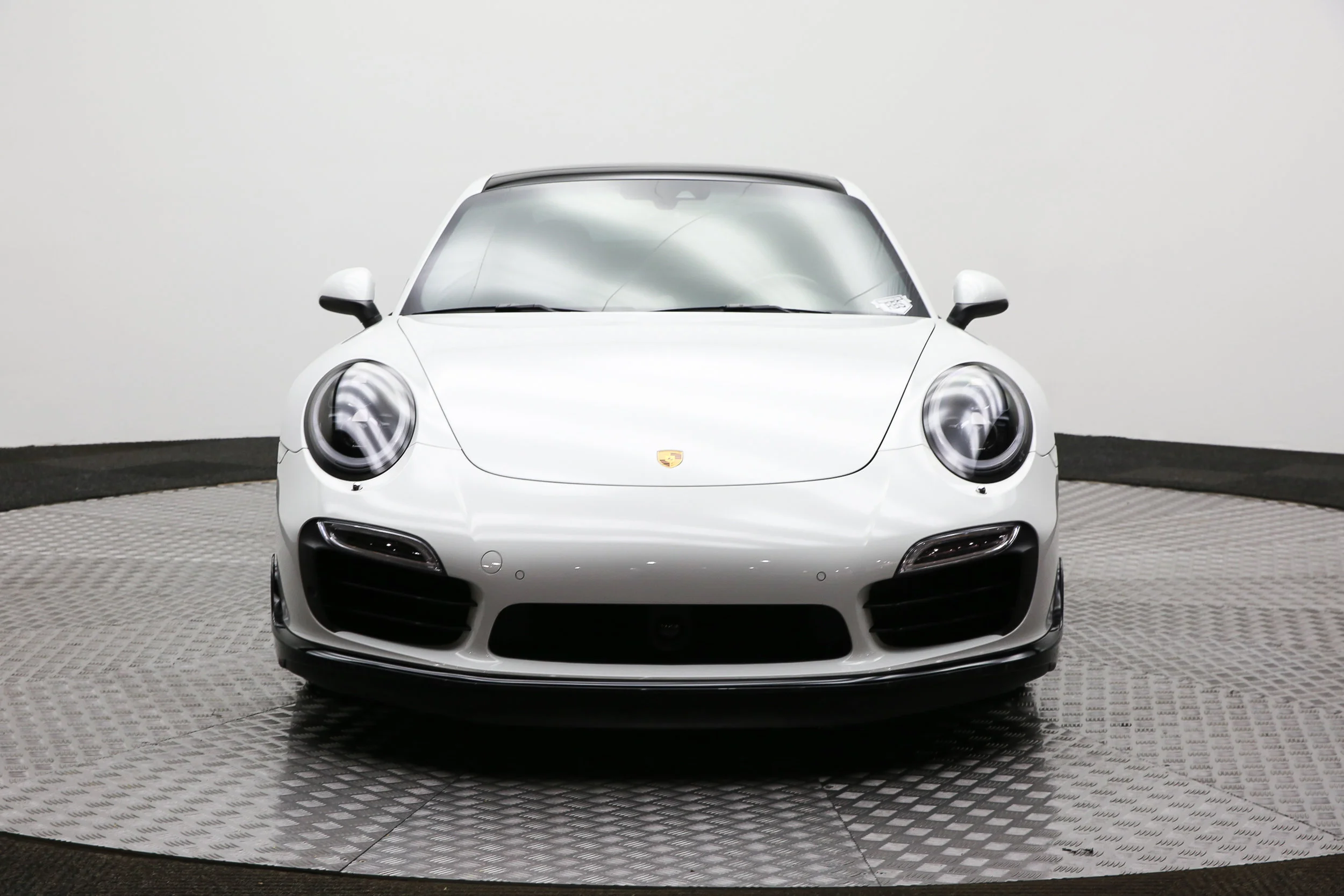 ROBERT_BASSAM_PORSCHE_911_TURBO_S_2014_WHITE (48).jpg