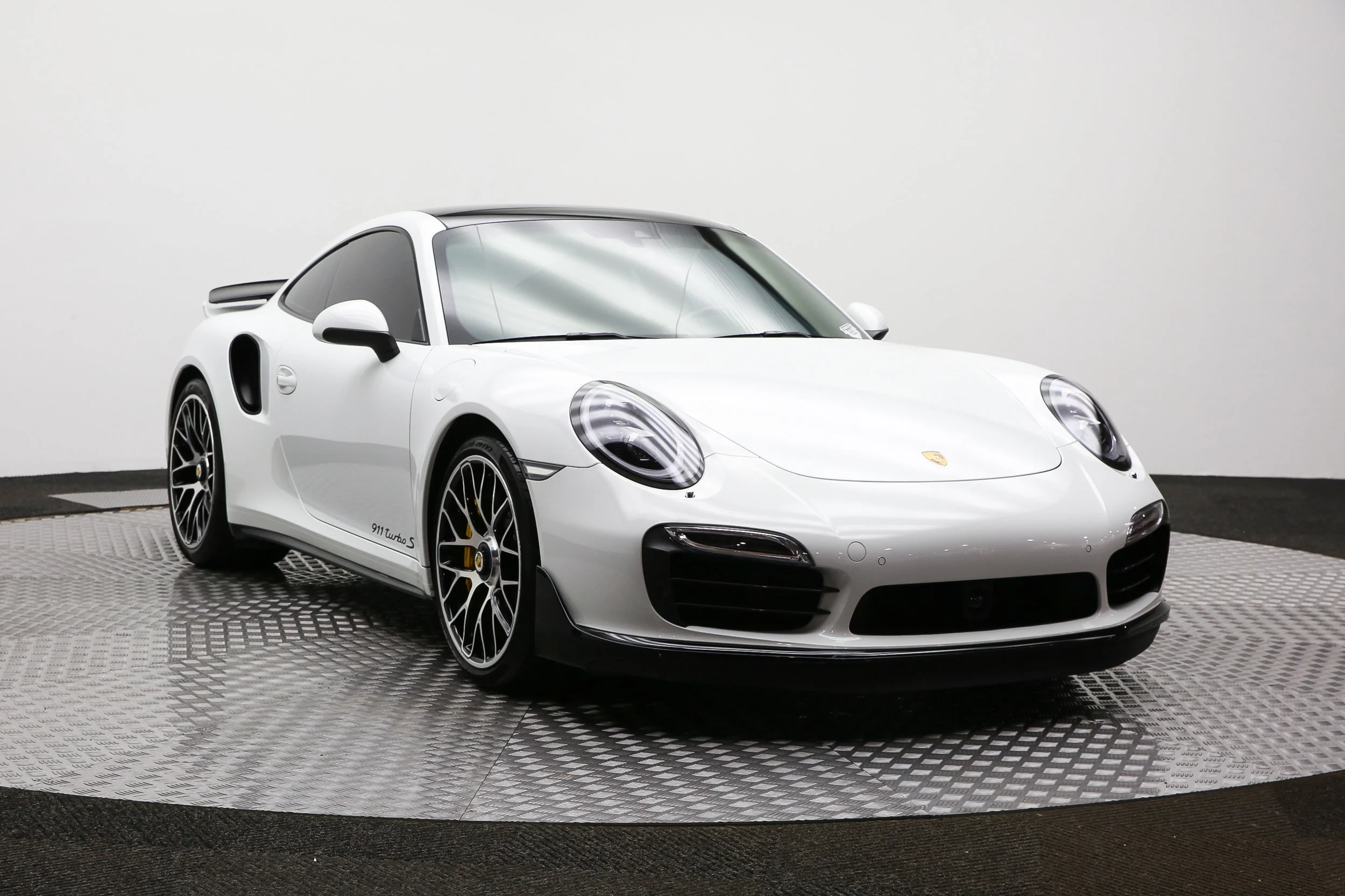 ROBERT_BASSAM_PORSCHE_911_TURBO_S_2014_WHITE (49).jpg
