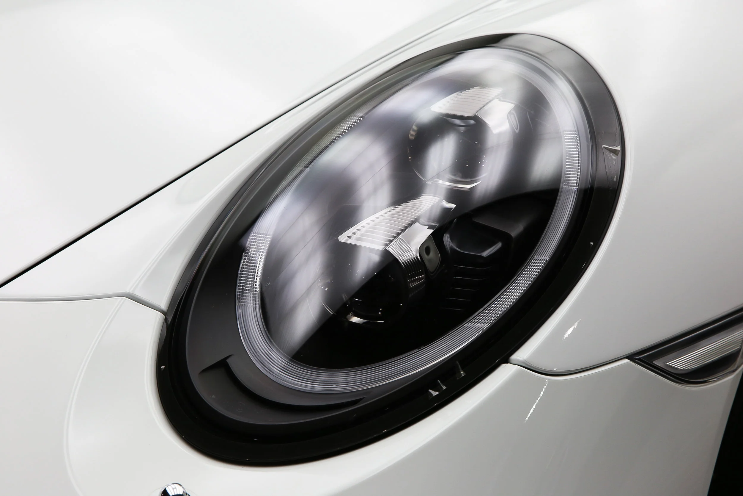 ROBERT_BASSAM_PORSCHE_911_TURBO_S_2014_WHITE (55).jpg