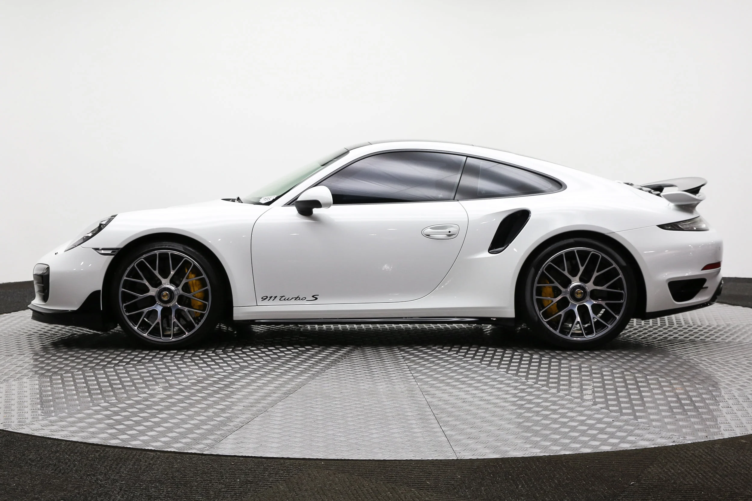ROBERT_BASSAM_PORSCHE_911_TURBO_S_2014_WHITE (56).jpg