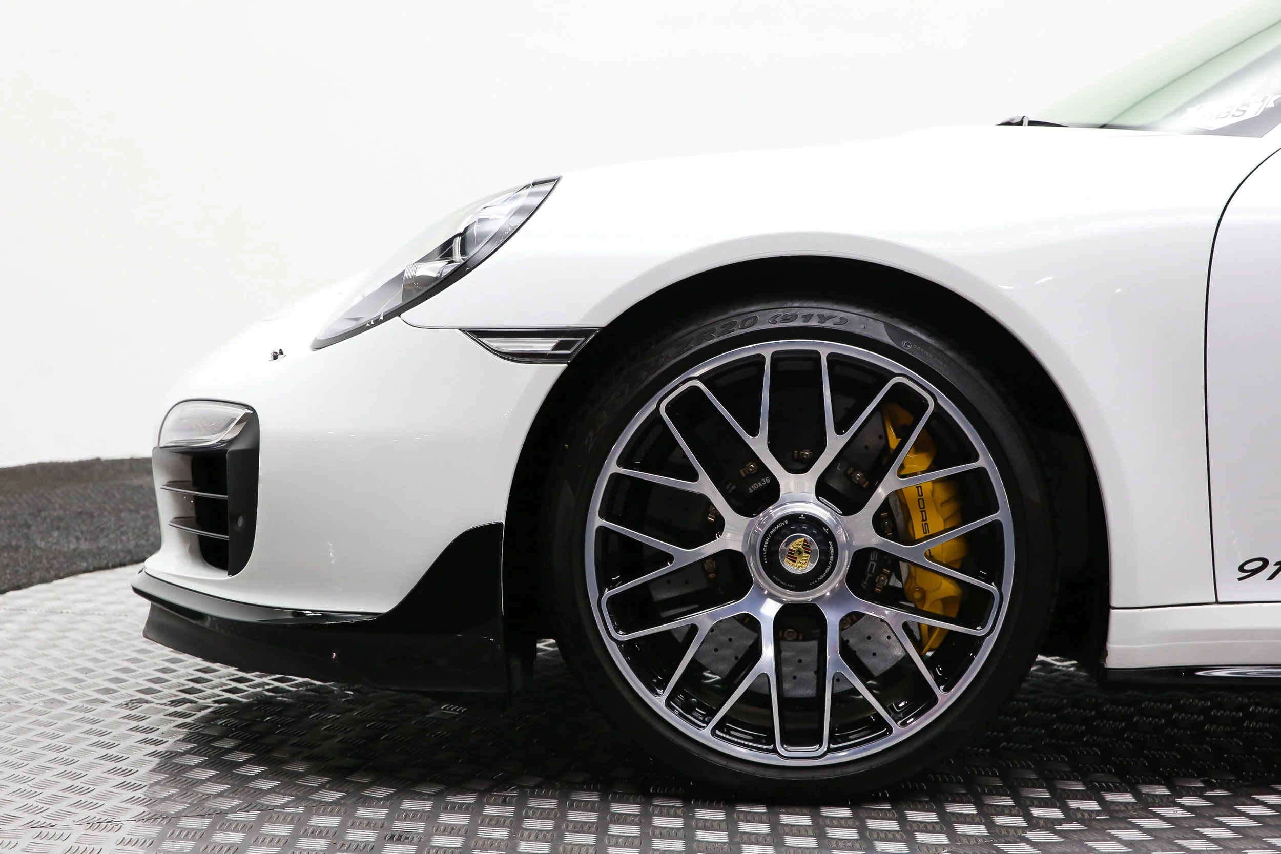 ROBERT_BASSAM_PORSCHE_911_TURBO_S_2014_WHITE (58).jpg