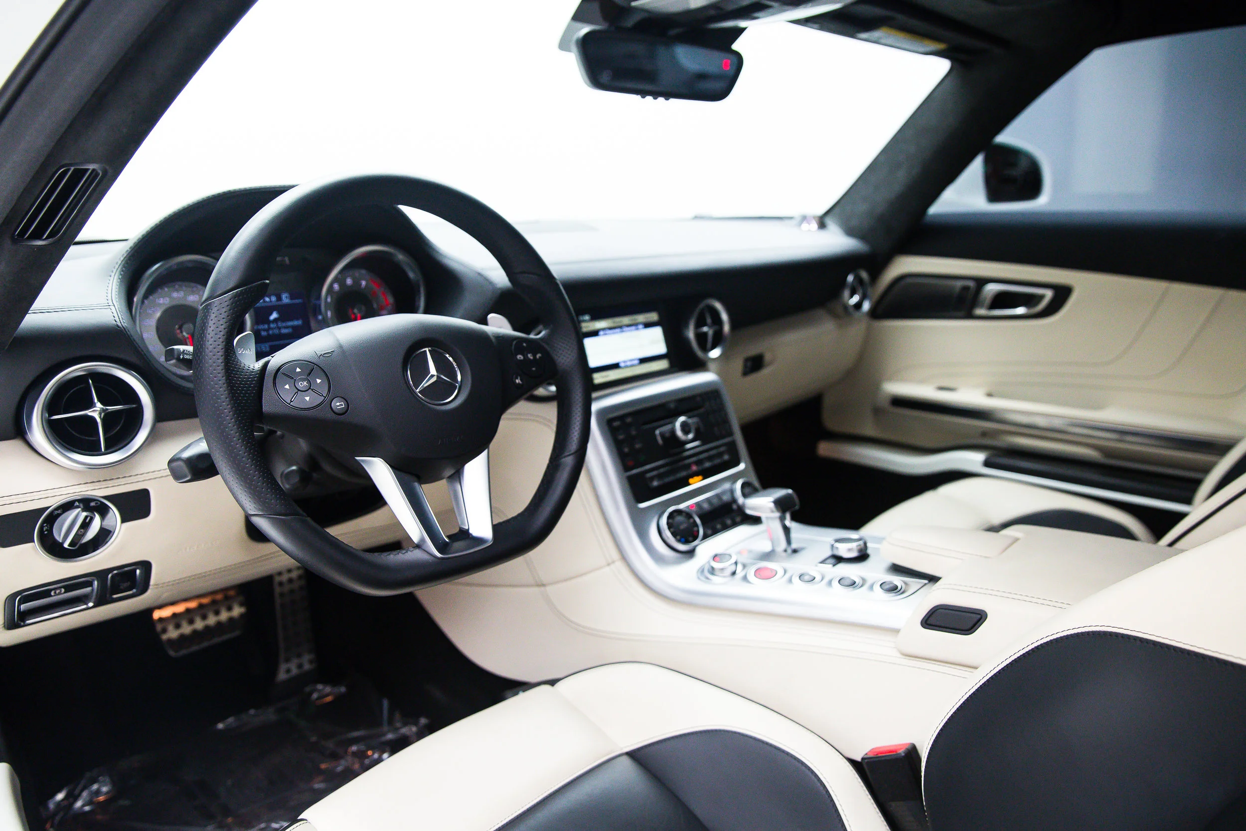 ROBERT_BASSAM_MERCEDES_SLS_2011_WHITE (4).jpg