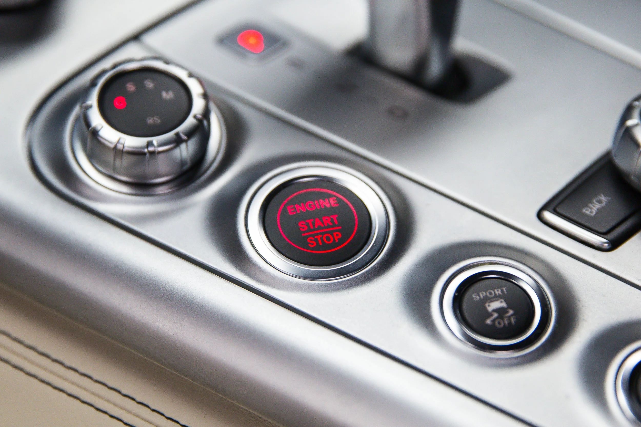 ROBERT_BASSAM_MERCEDES_SLS_2011_WHITE (6).jpg