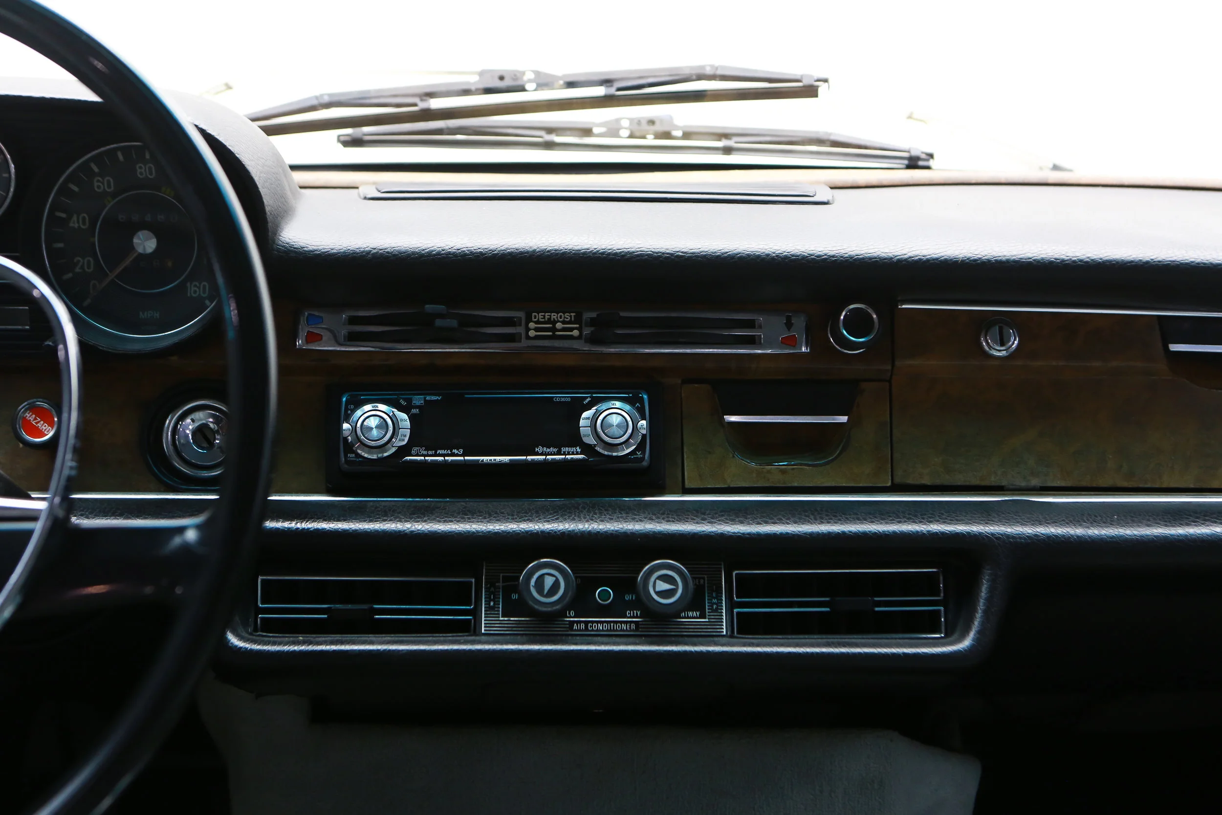 ROBERT_BASSAM_MERCEDES_300SEL_1972_WHITE (11).jpg