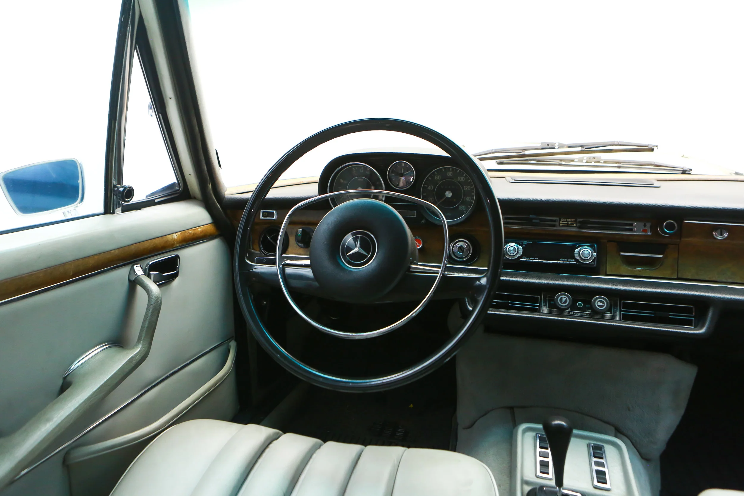 ROBERT_BASSAM_MERCEDES_300SEL_1972_WHITE (33).jpg