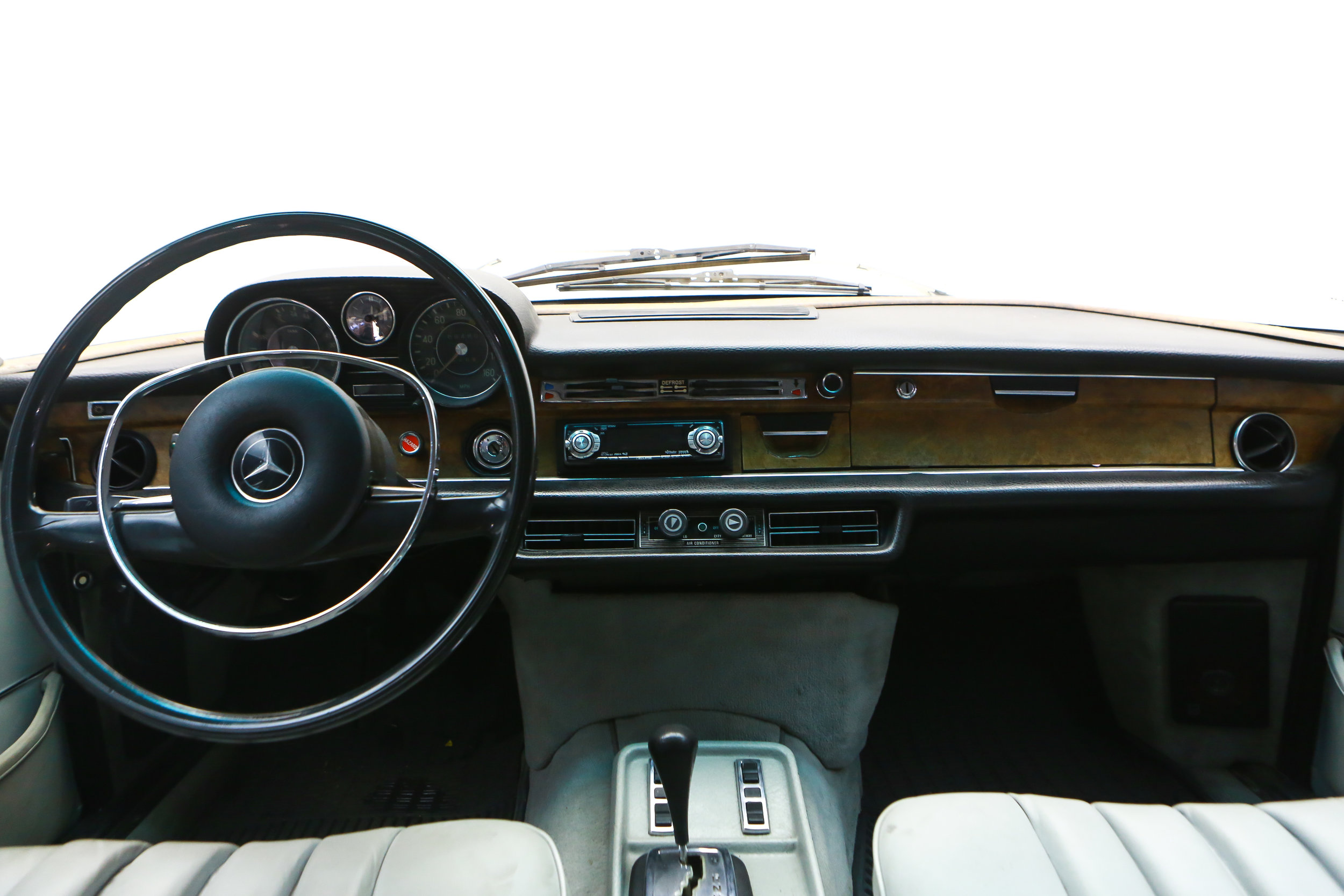 ROBERT_BASSAM_MERCEDES_300SEL_1972_WHITE (34).jpg