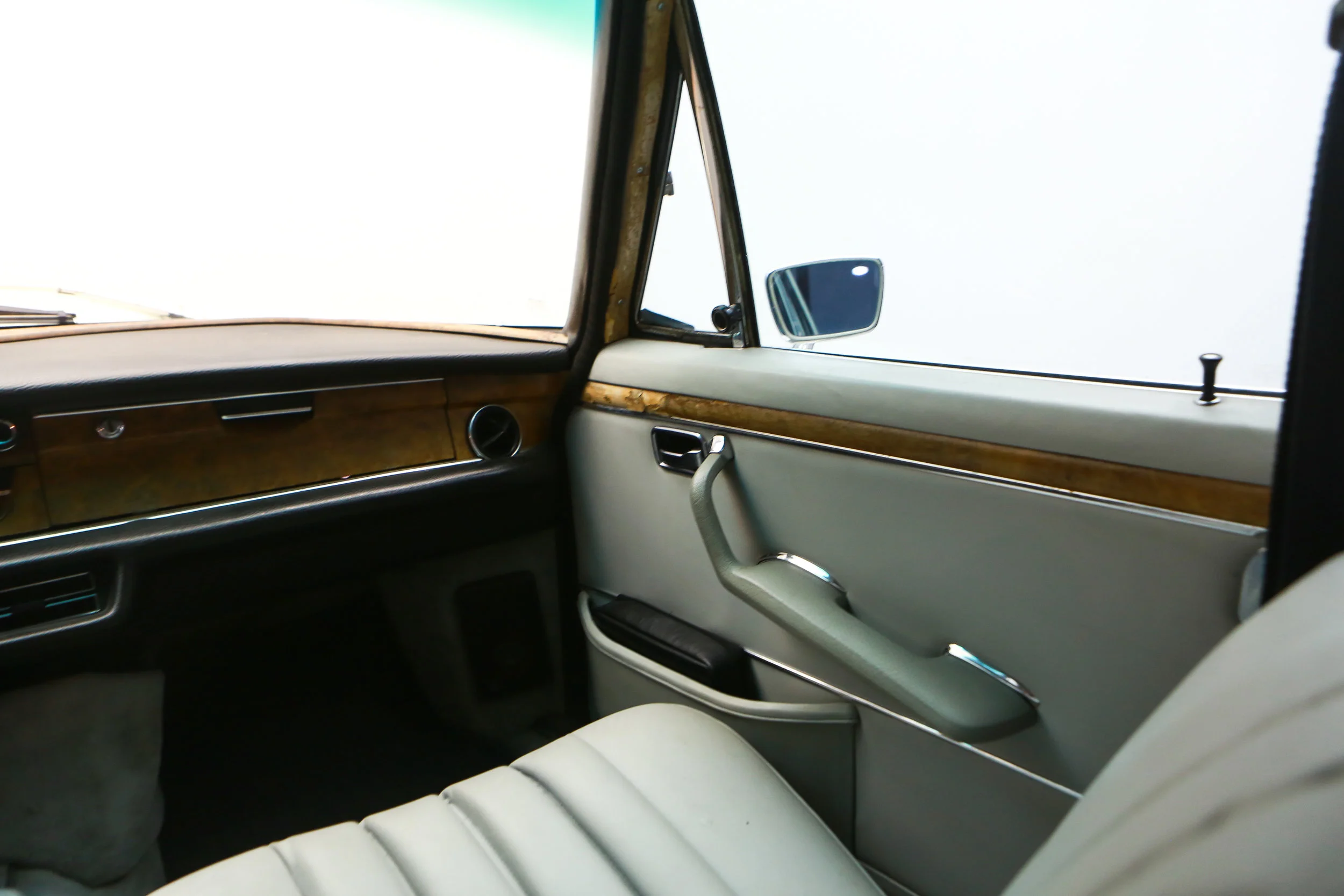 ROBERT_BASSAM_MERCEDES_300SEL_1972_WHITE (36).jpg