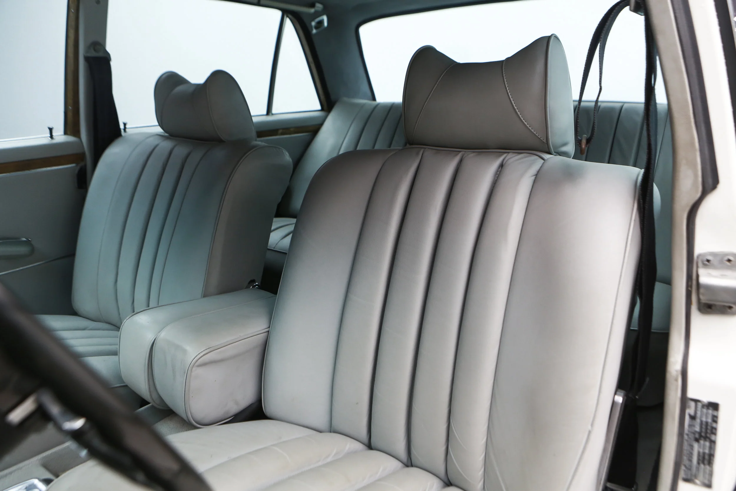 ROBERT_BASSAM_MERCEDES_300SEL_1972_WHITE (44).jpg