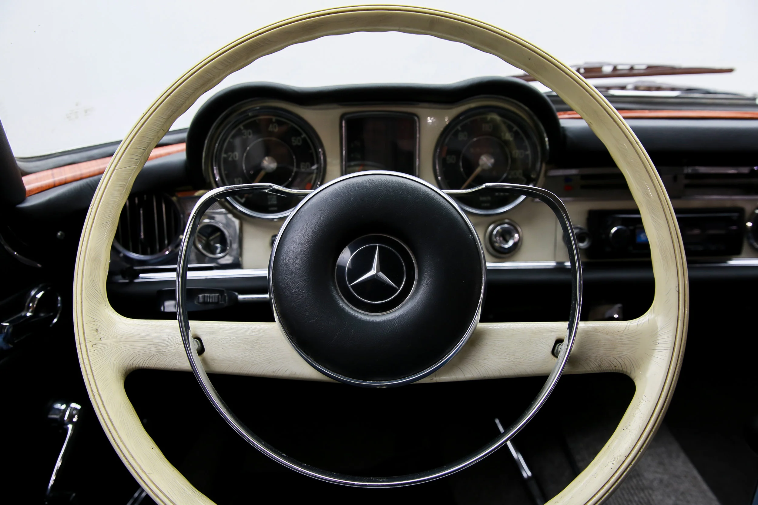 ROBERT_BASSAM_MERCEDES_230SL_WHITE (11).jpg