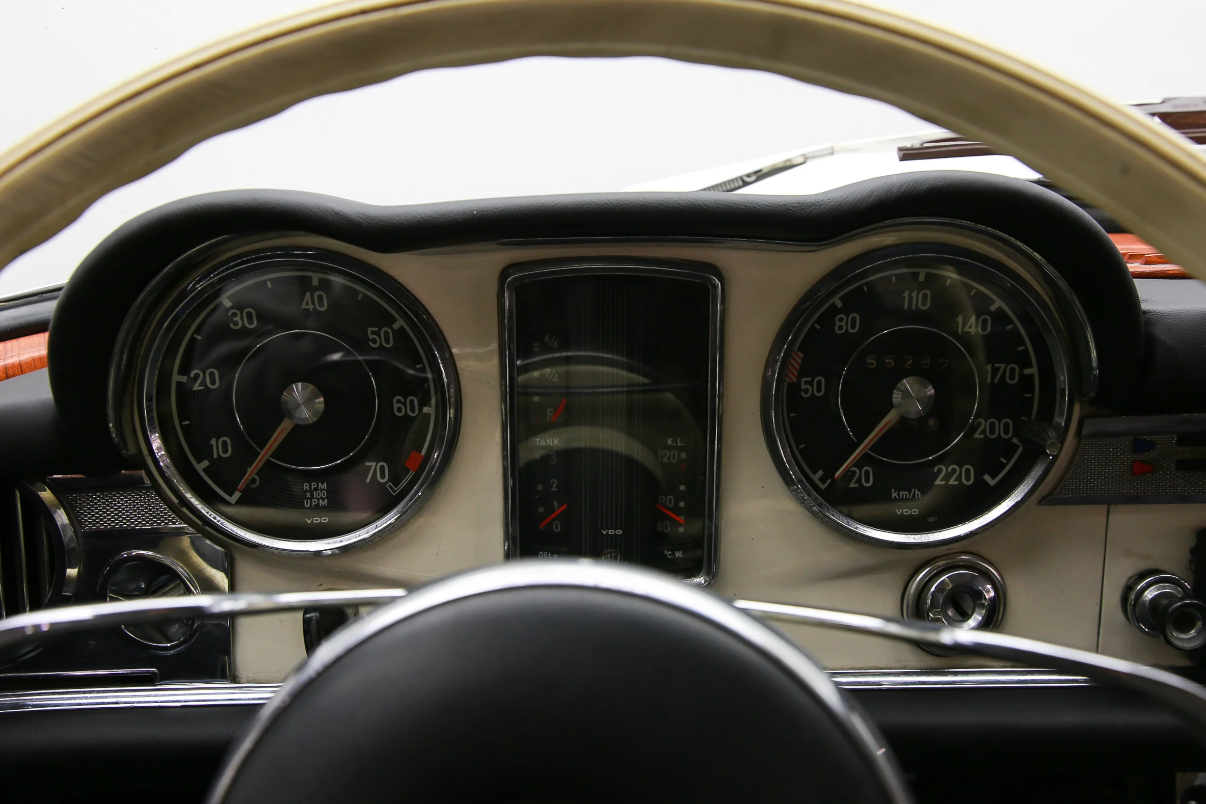 ROBERT_BASSAM_MERCEDES_230SL_WHITE (12).jpg