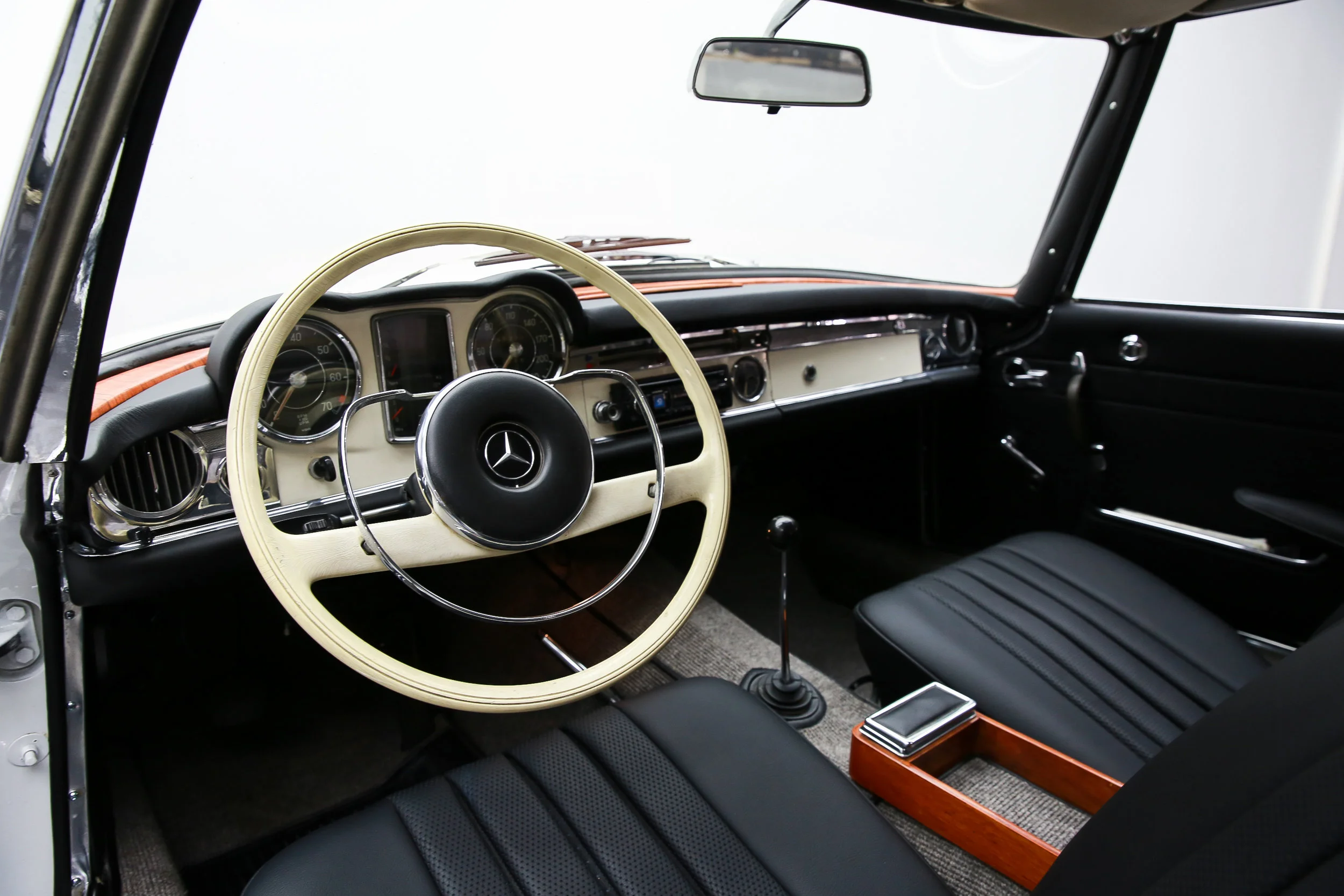 ROBERT_BASSAM_MERCEDES_230SL_WHITE (9).jpg