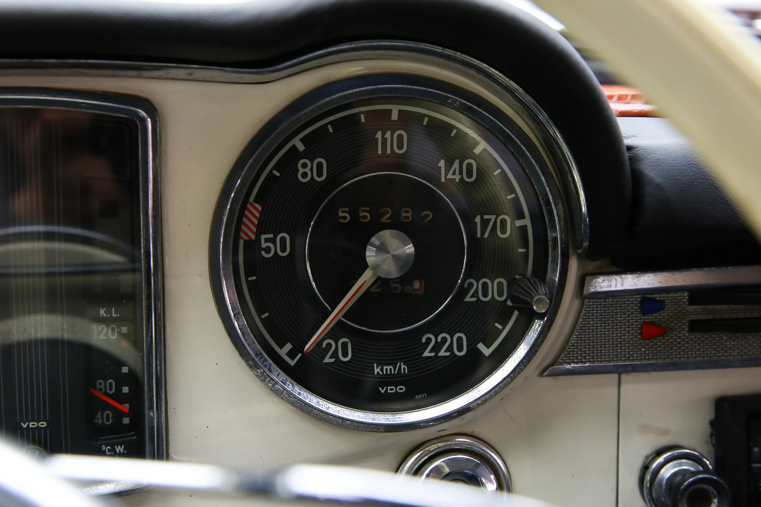 ROBERT_BASSAM_MERCEDES_230SL_WHITE (14).jpg